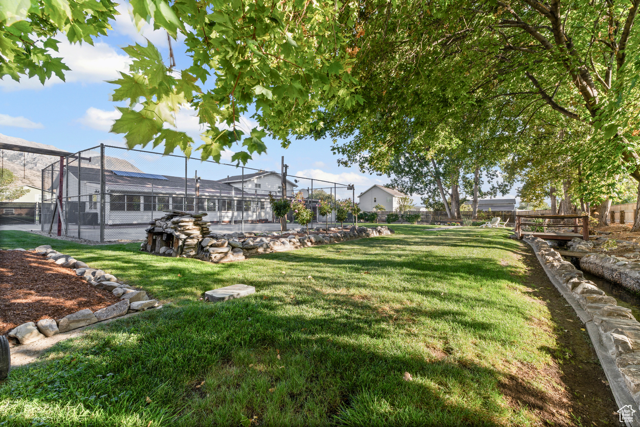CASCADE MEADOWS - Residential