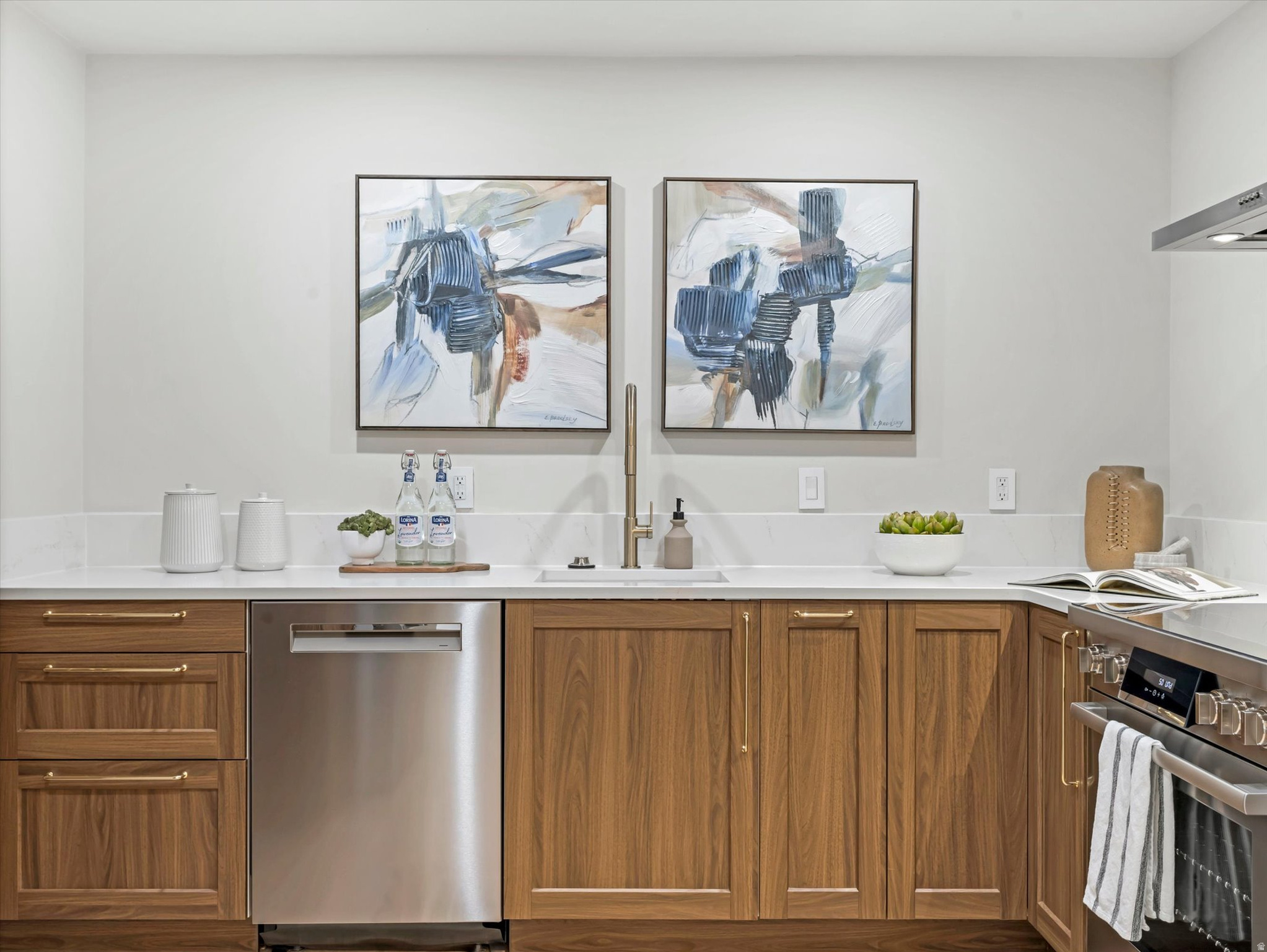 CANYON ROAD - Residential