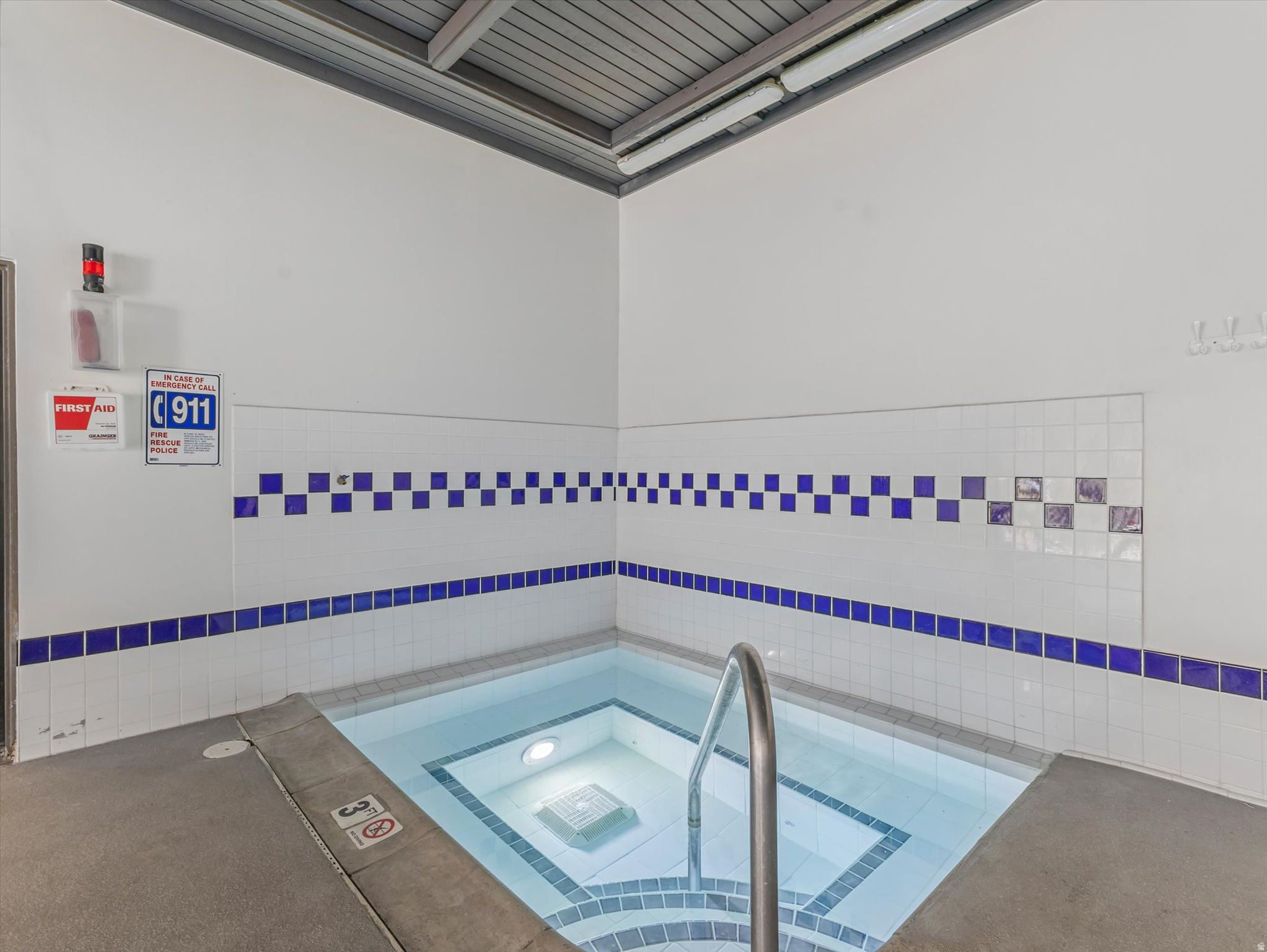 CANYON ROAD - Residential