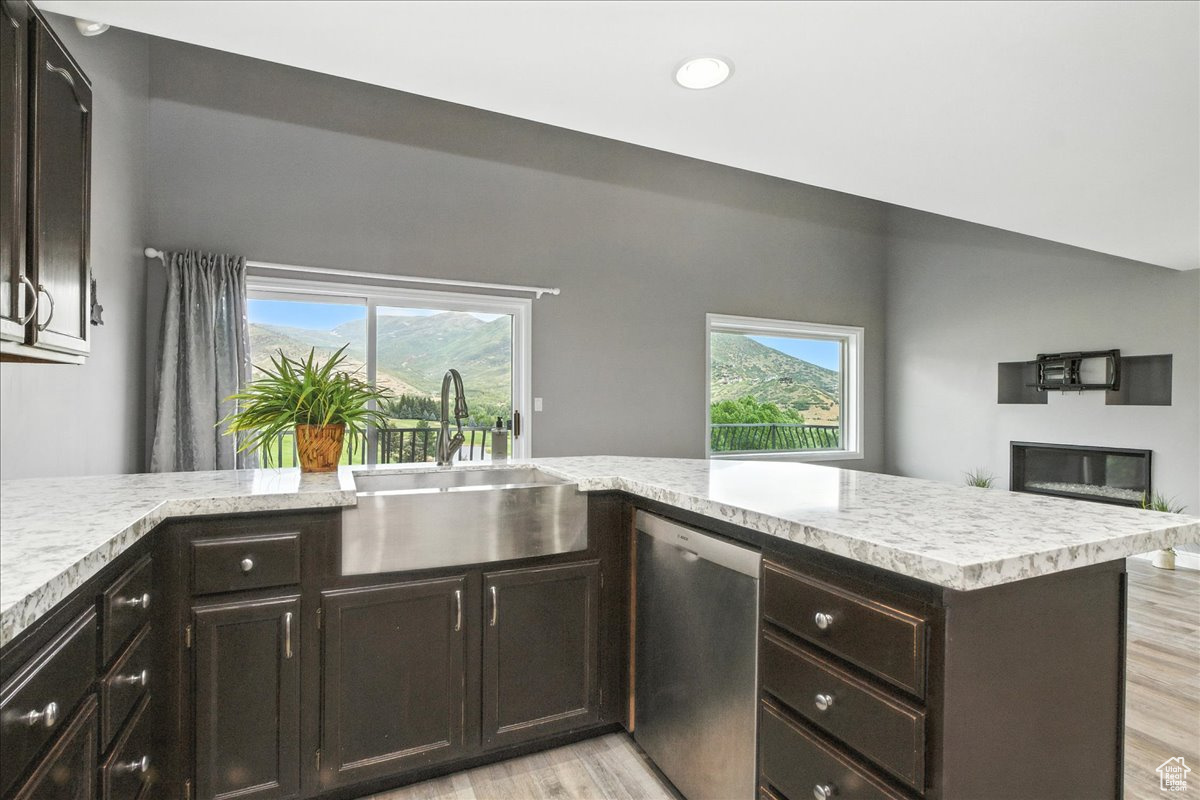SWISS OAKS - Residential