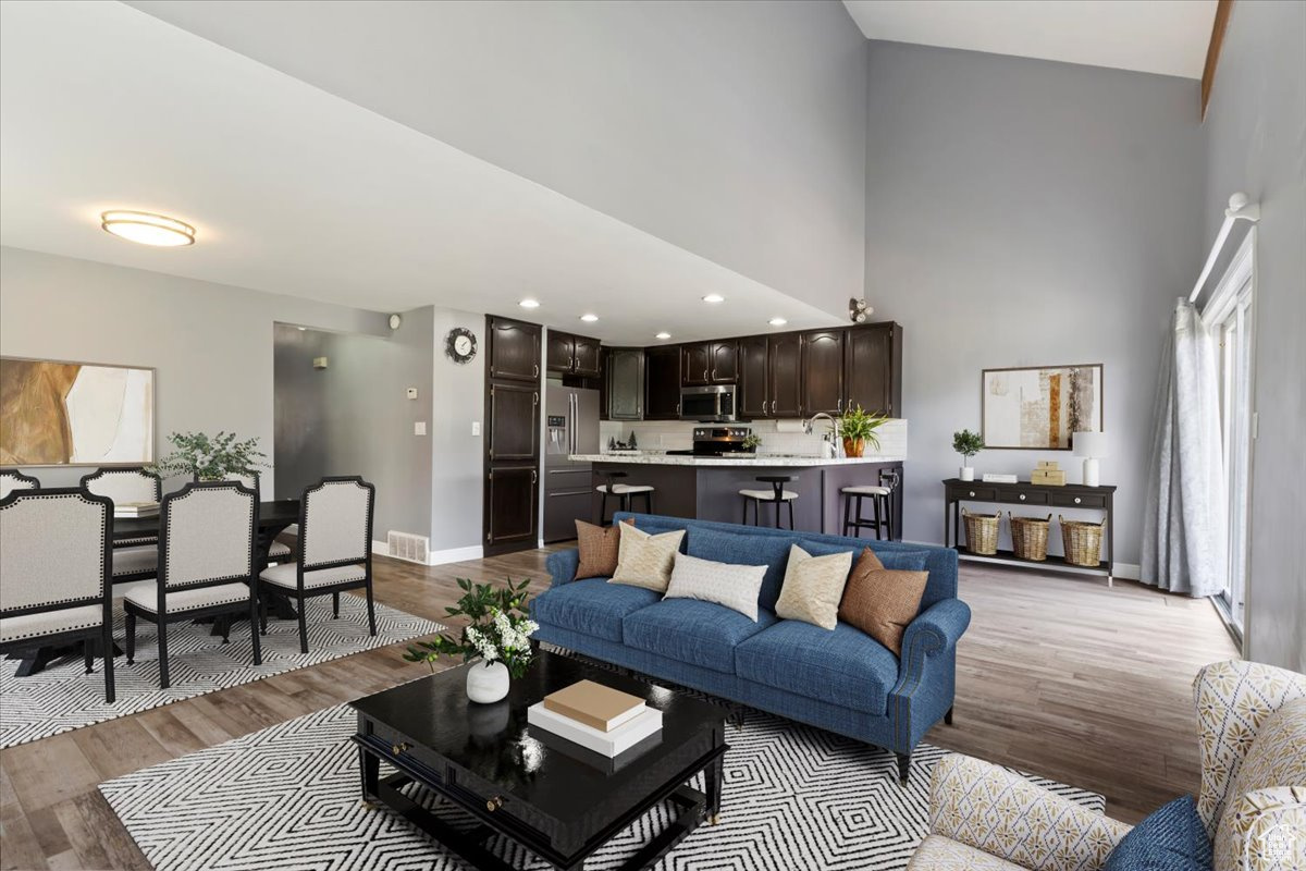 SWISS OAKS - Residential