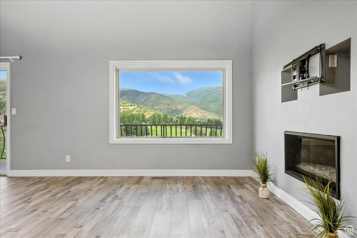 SWISS OAKS - Residential