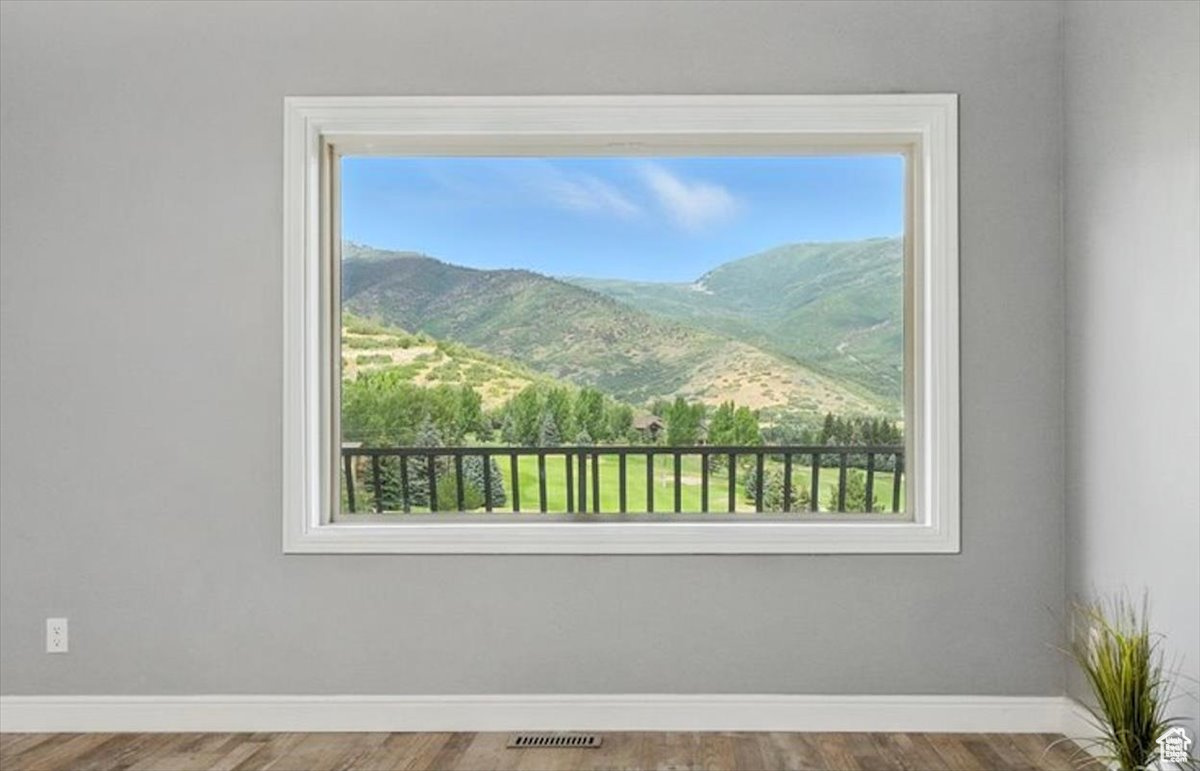 SWISS OAKS - Residential