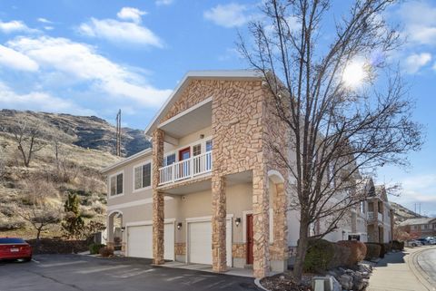 Tiny photo for 1077 S CANYON MEADOW DR #3, Provo, UT 84606 (MLS # 2141319)