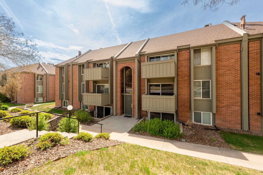 Photo of 1170 S FOOTHILL DR #331, Salt Lake City, UT 84108 (MLS # 2145940)
