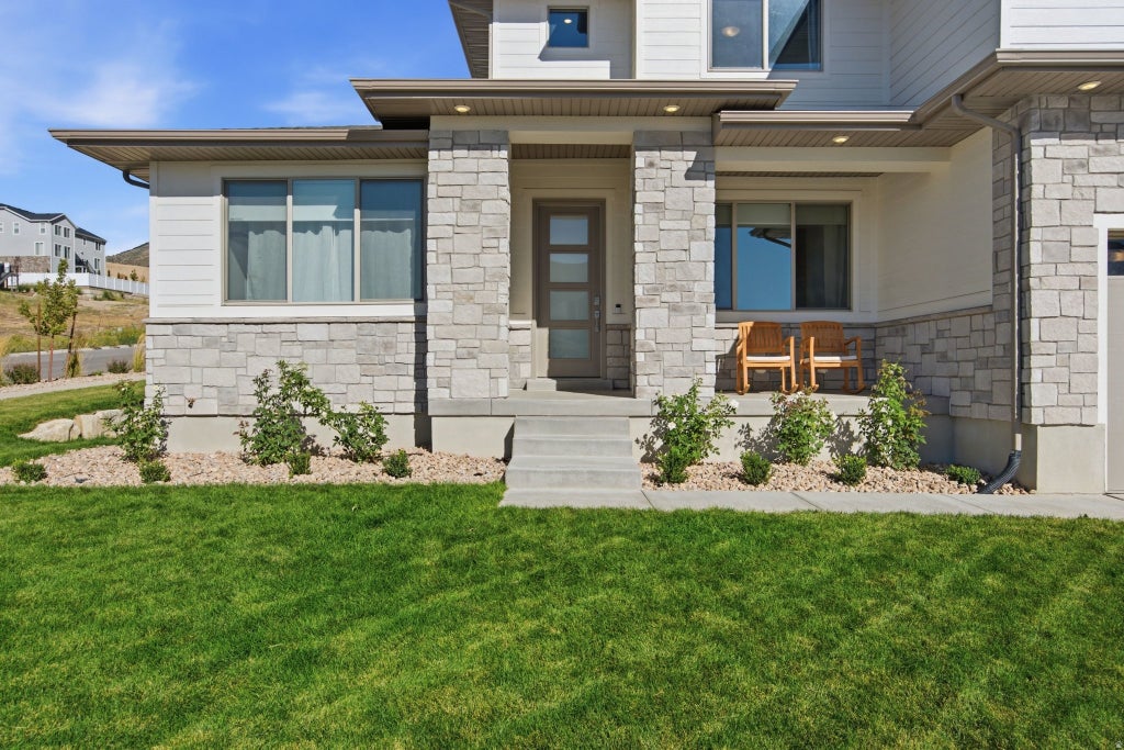 Photo of 3411 S SNOWBERRY DR, Mapleton, UT 84664 (MLS # 2183602)