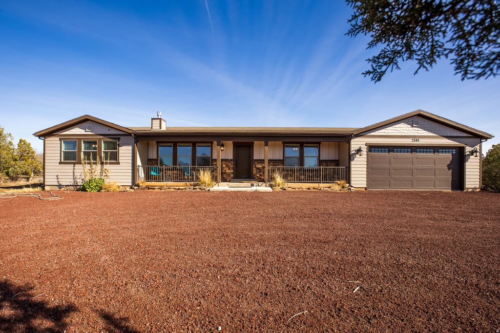 Photo of 2591 S DESERT DR, Apple Valley, UT 84737 (MLS # 2132616)