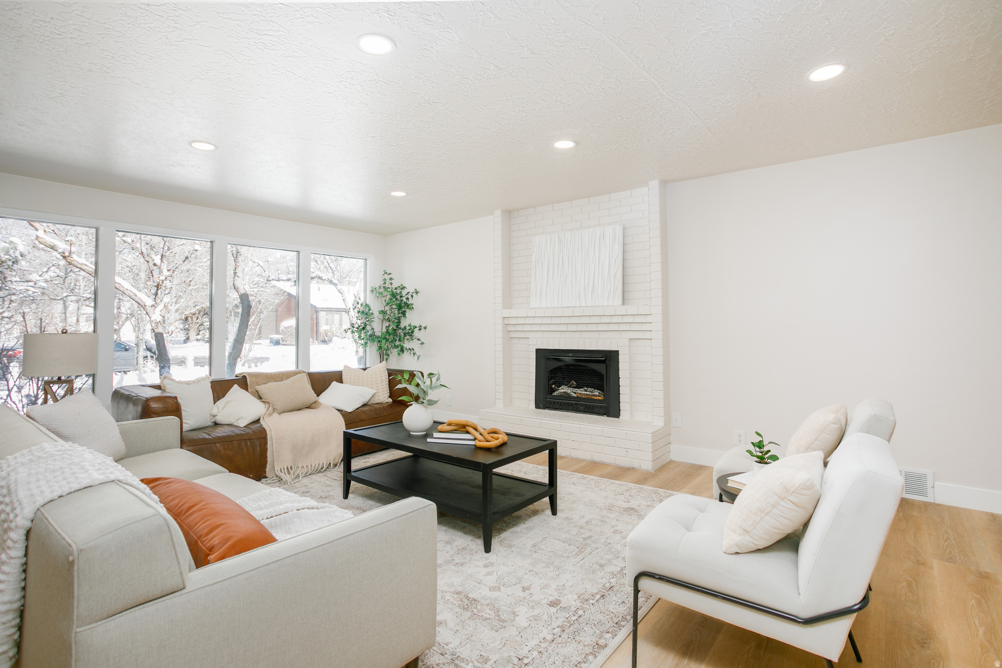 COUNTRY OAKS - Residential