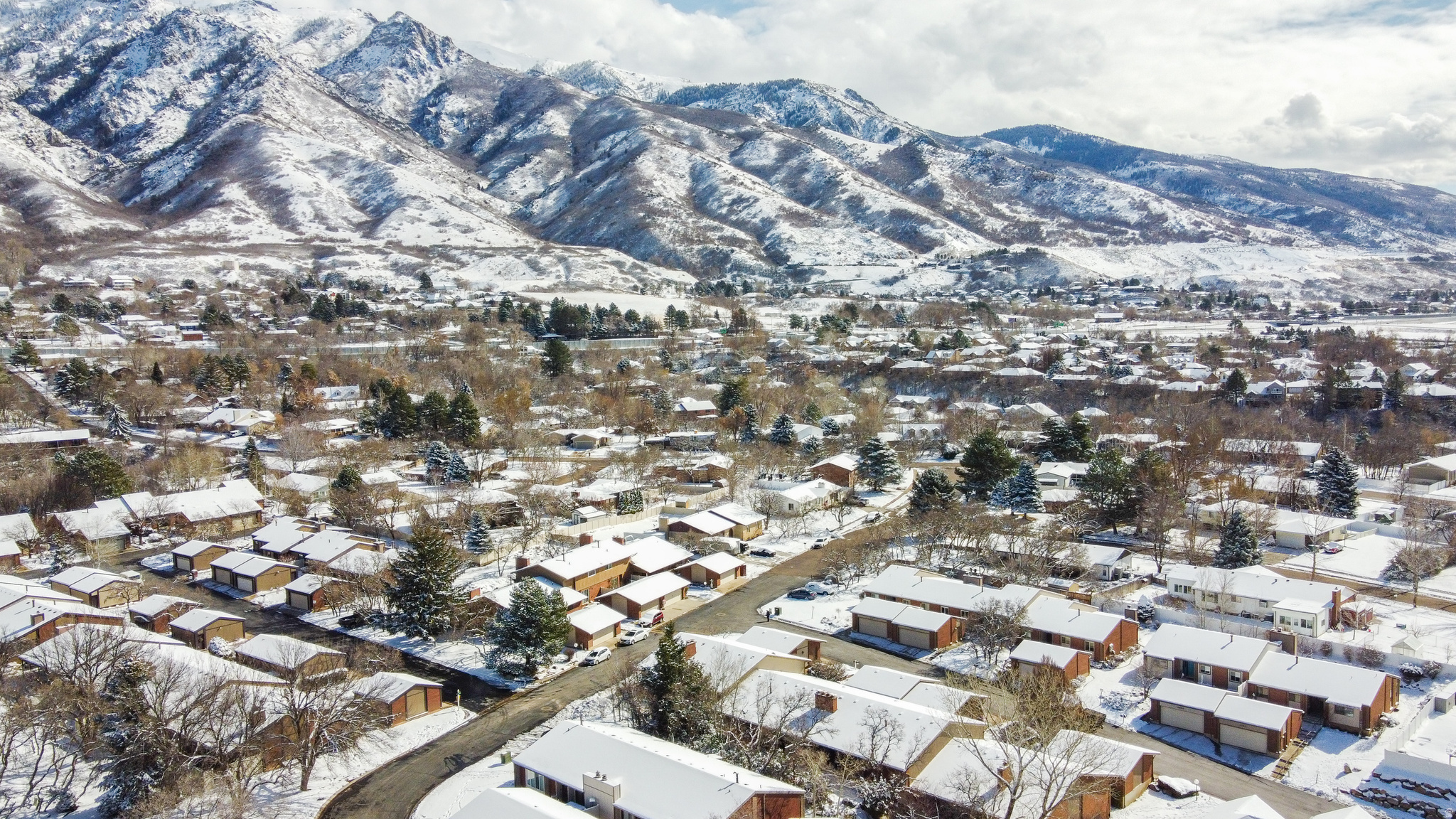 COUNTRY OAKS - Residential
