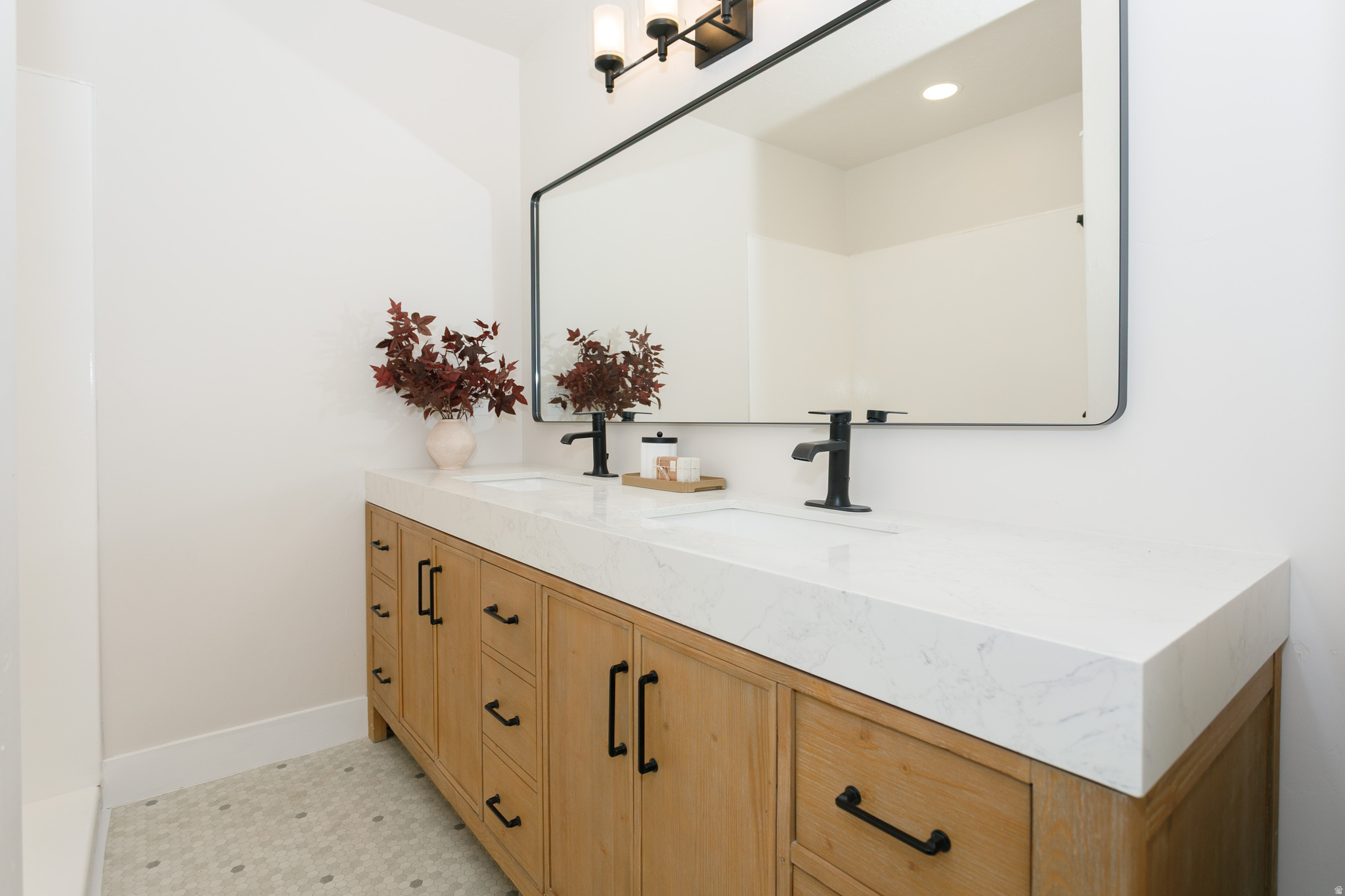 COUNTRY OAKS - Residential