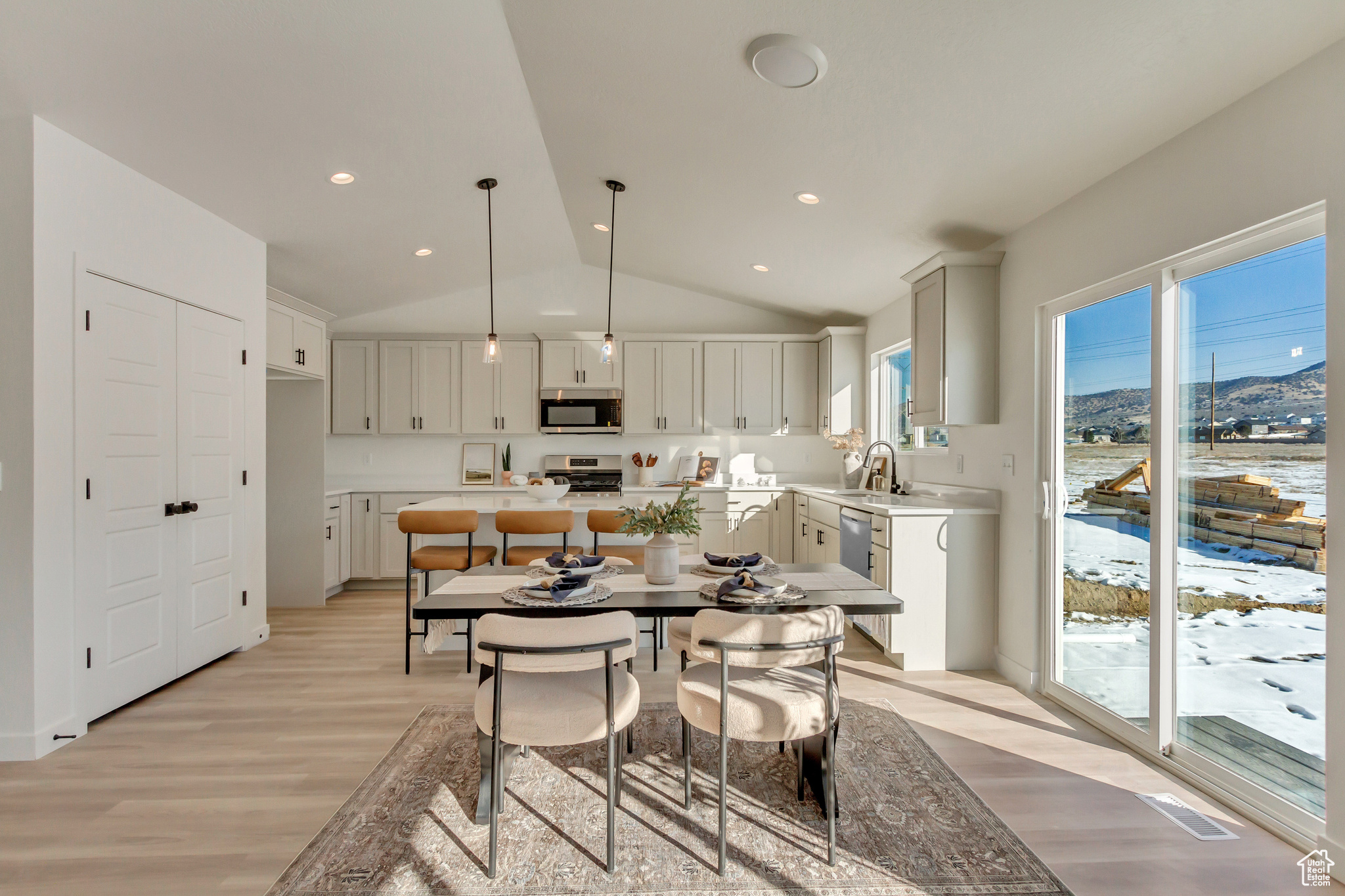 EAGLE POINT - Residential