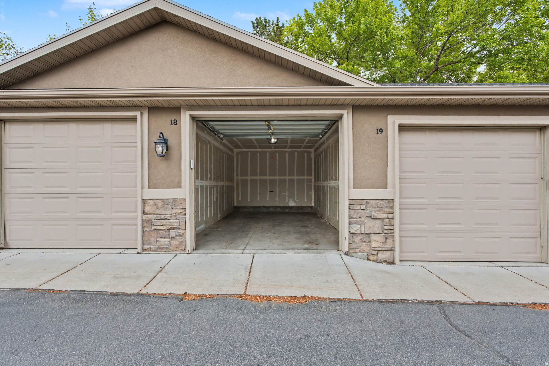 CREEKSIDE VILLAGE CONDOMINIUMS - Residential