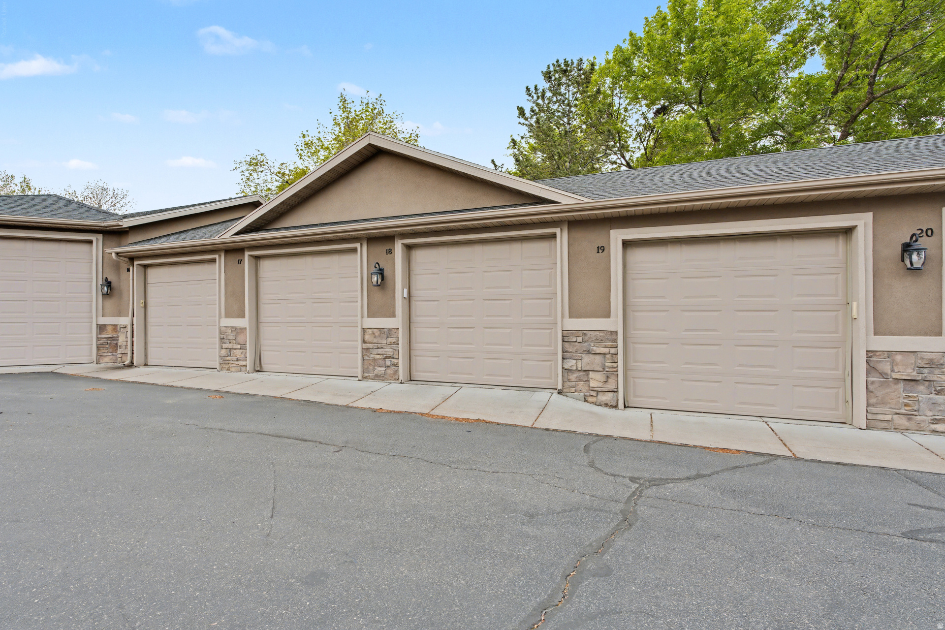 CREEKSIDE VILLAGE CONDOMINIUMS - Residential