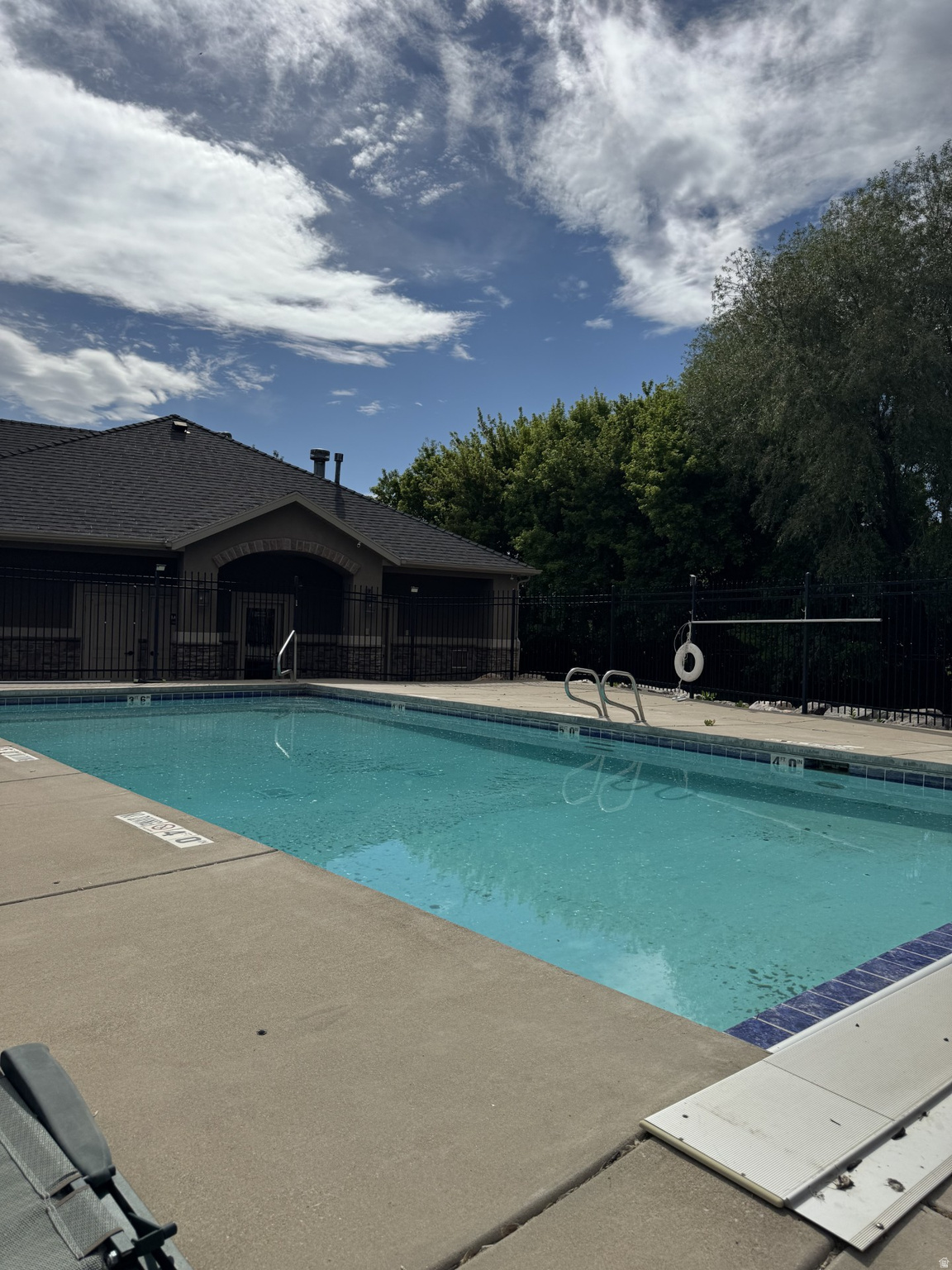 CREEKSIDE VILLAGE CONDOMINIUMS - Residential