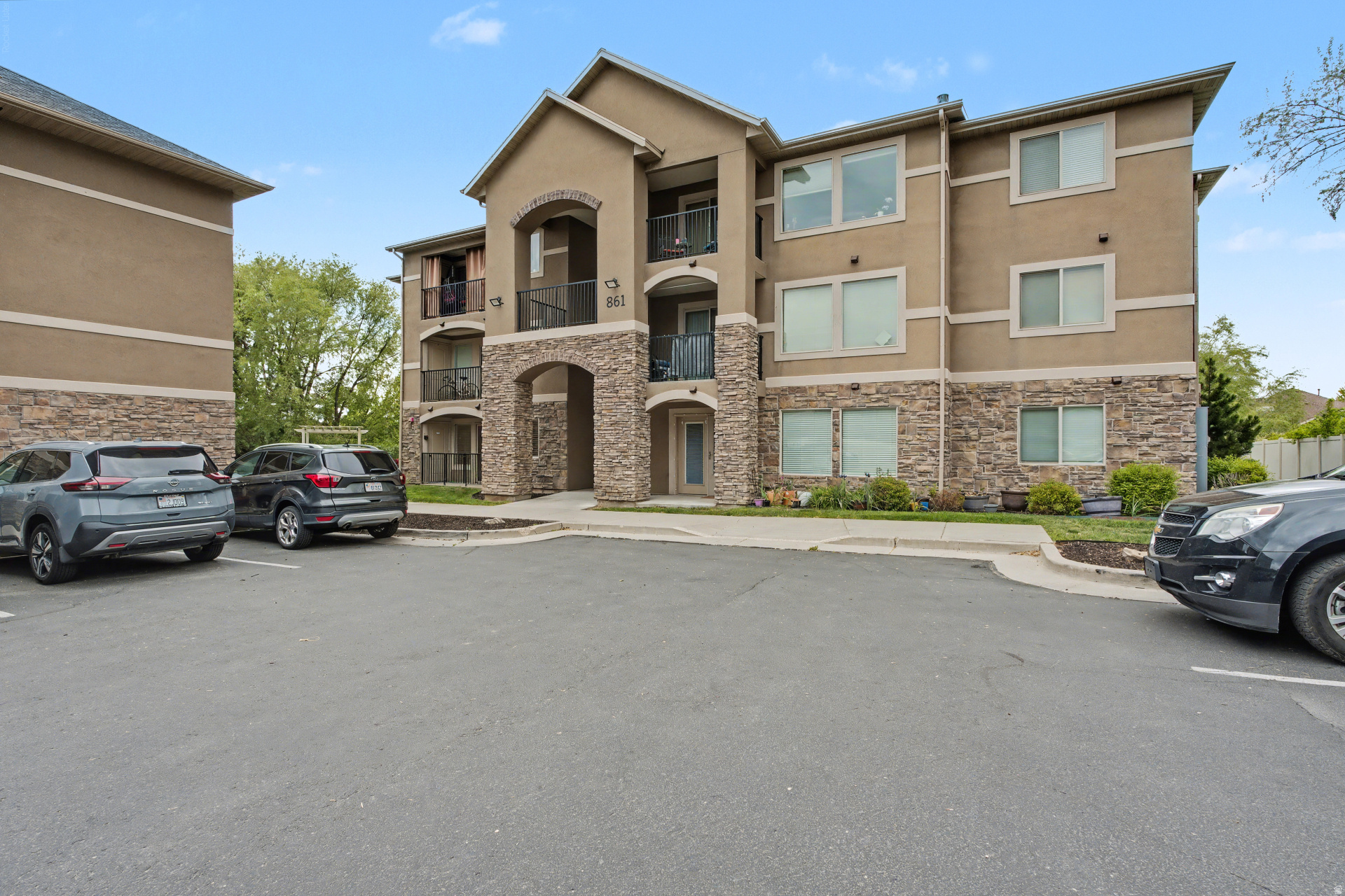 CREEKSIDE VILLAGE CONDOMINIUMS - Residential