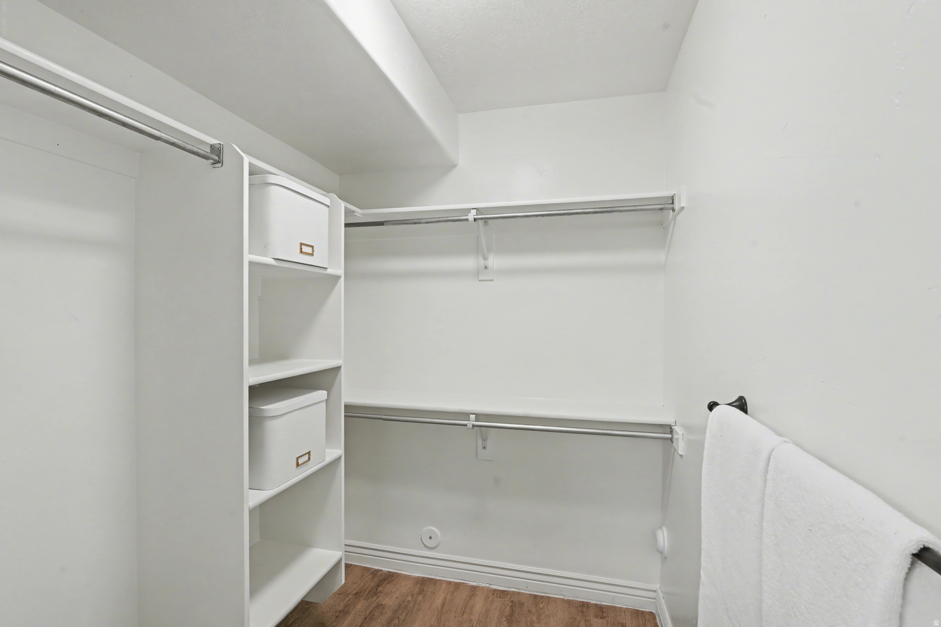 CREEKSIDE VILLAGE CONDOMINIUMS - Residential