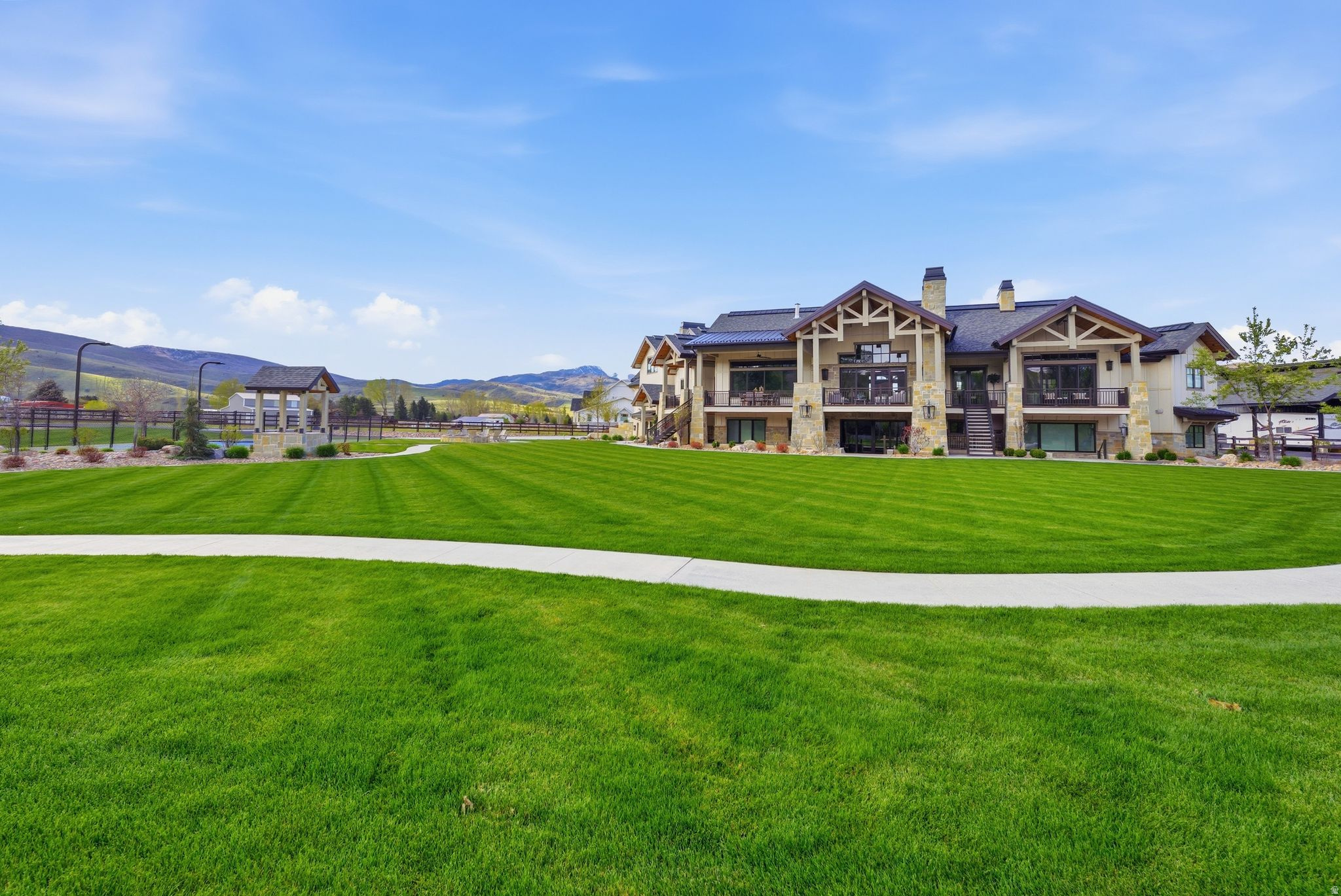 SILVER SUMMIT ESTATES - Residential