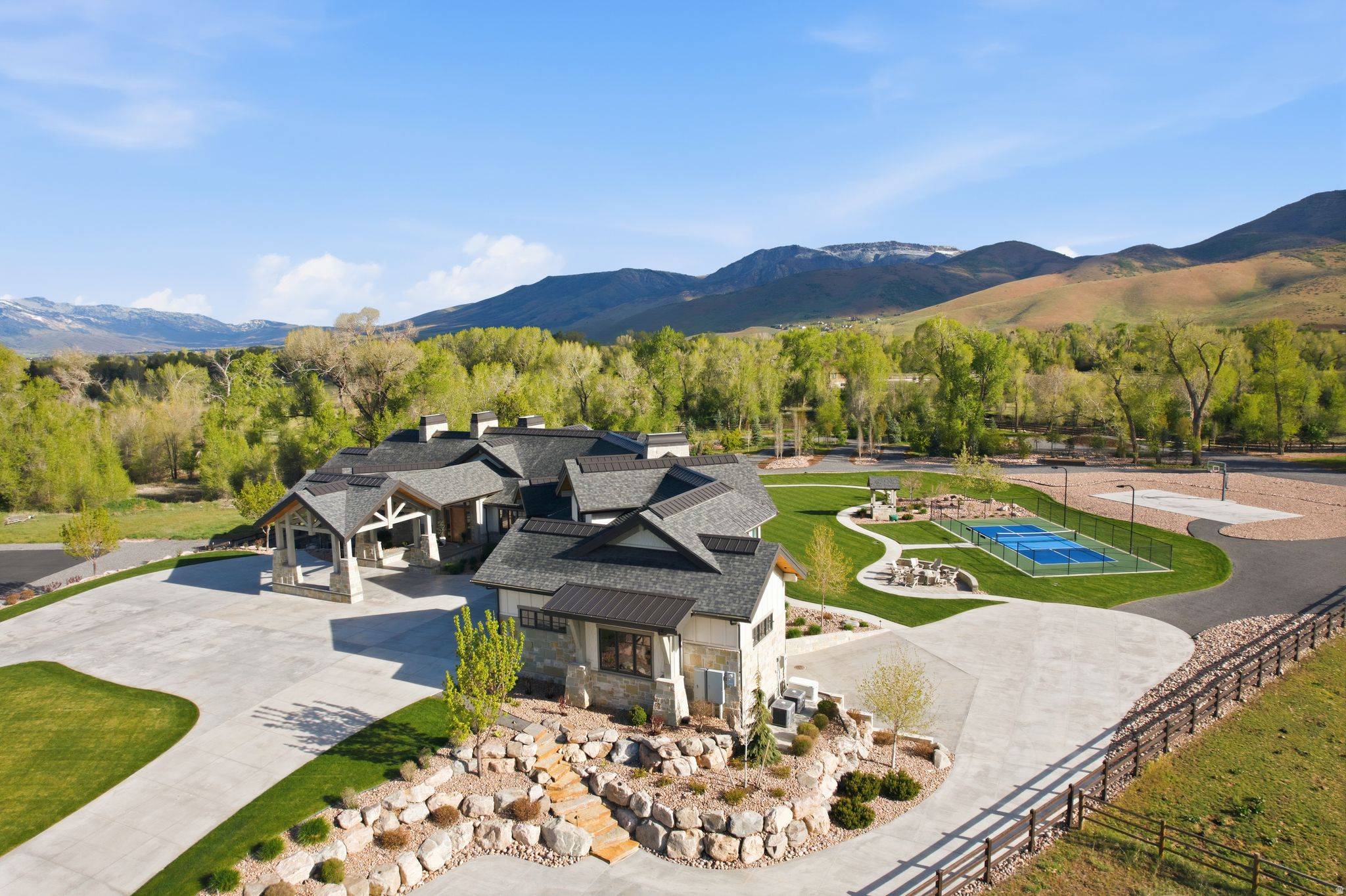 SILVER SUMMIT ESTATES - Residential