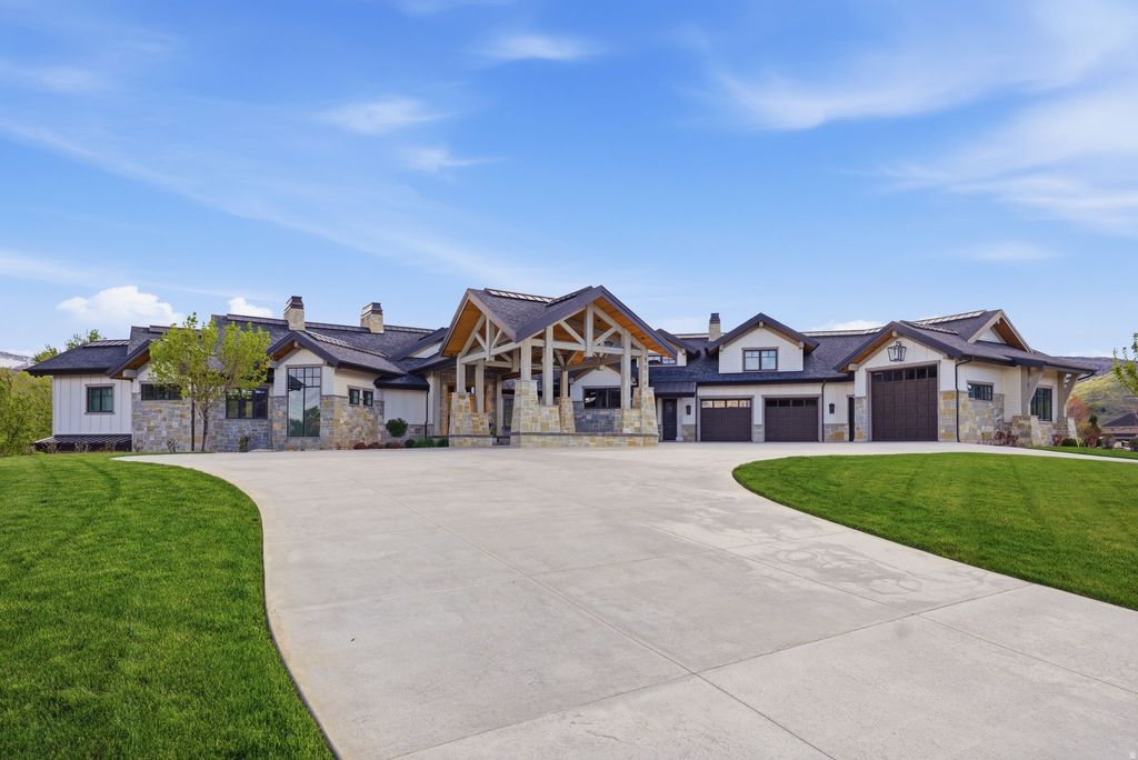 Photo of 1034 S 9150 E, Huntsville, UT 84317 (MLS # 2154352)