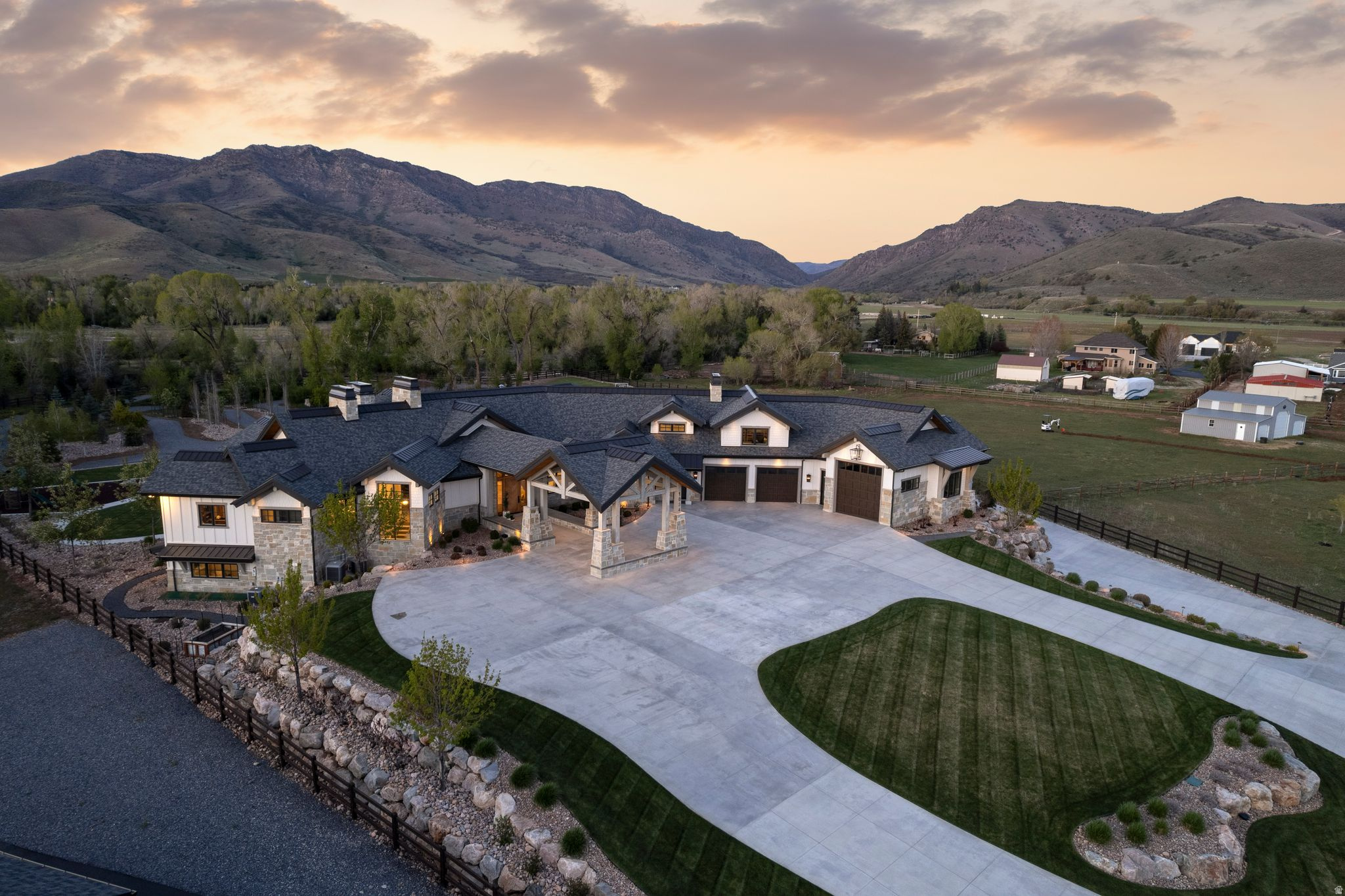 SILVER SUMMIT ESTATES - Residential