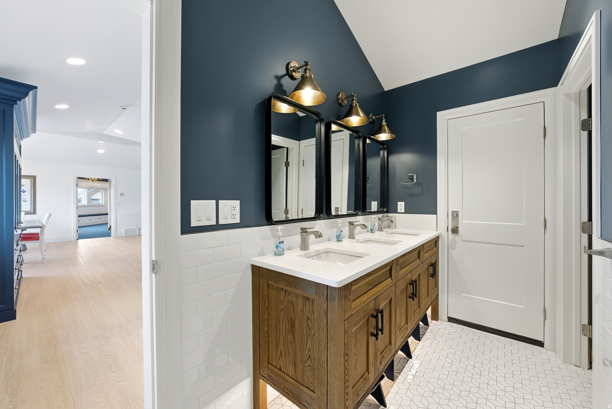 SILVER SUMMIT ESTATES - Residential