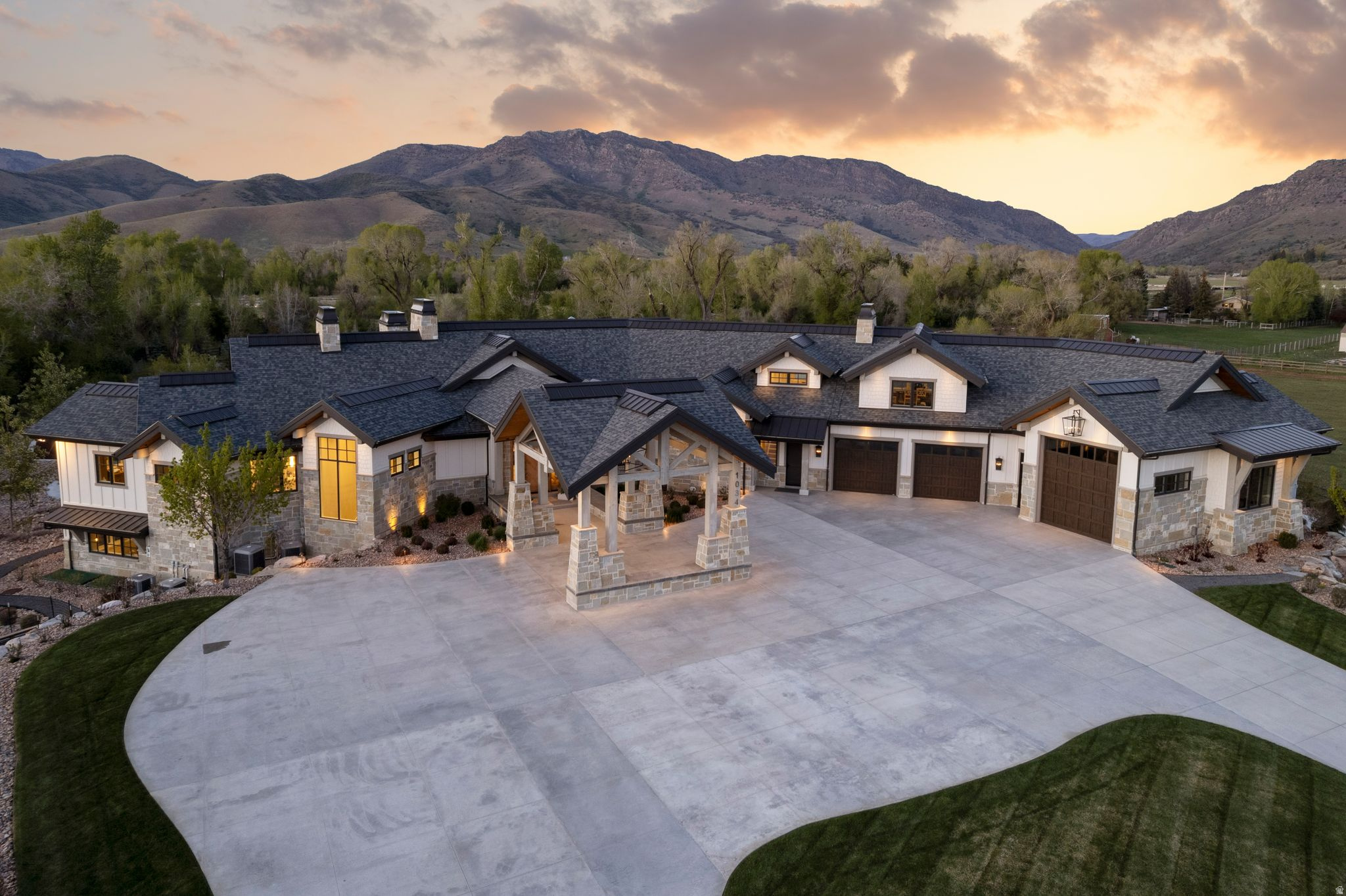 SILVER SUMMIT ESTATES - Residential