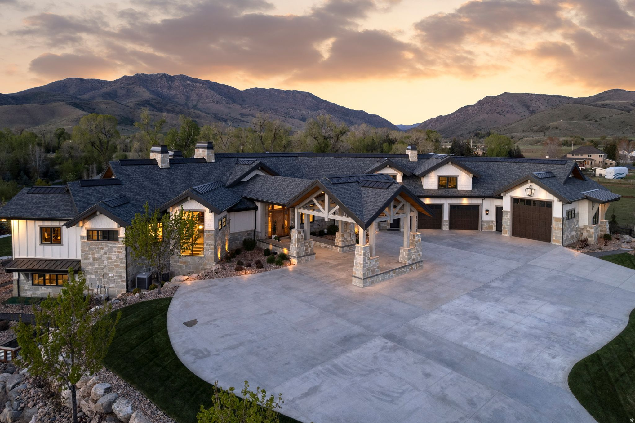SILVER SUMMIT ESTATES - Residential