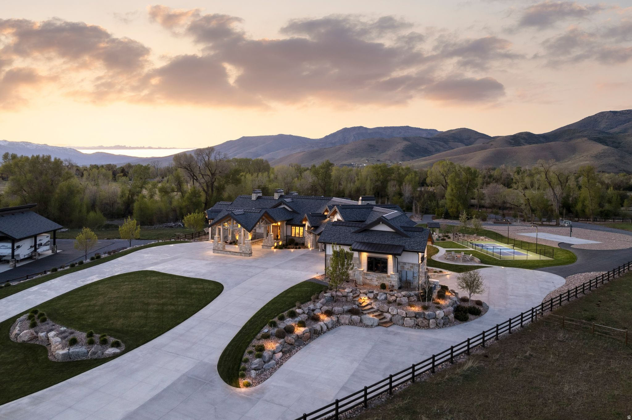 SILVER SUMMIT ESTATES - Residential