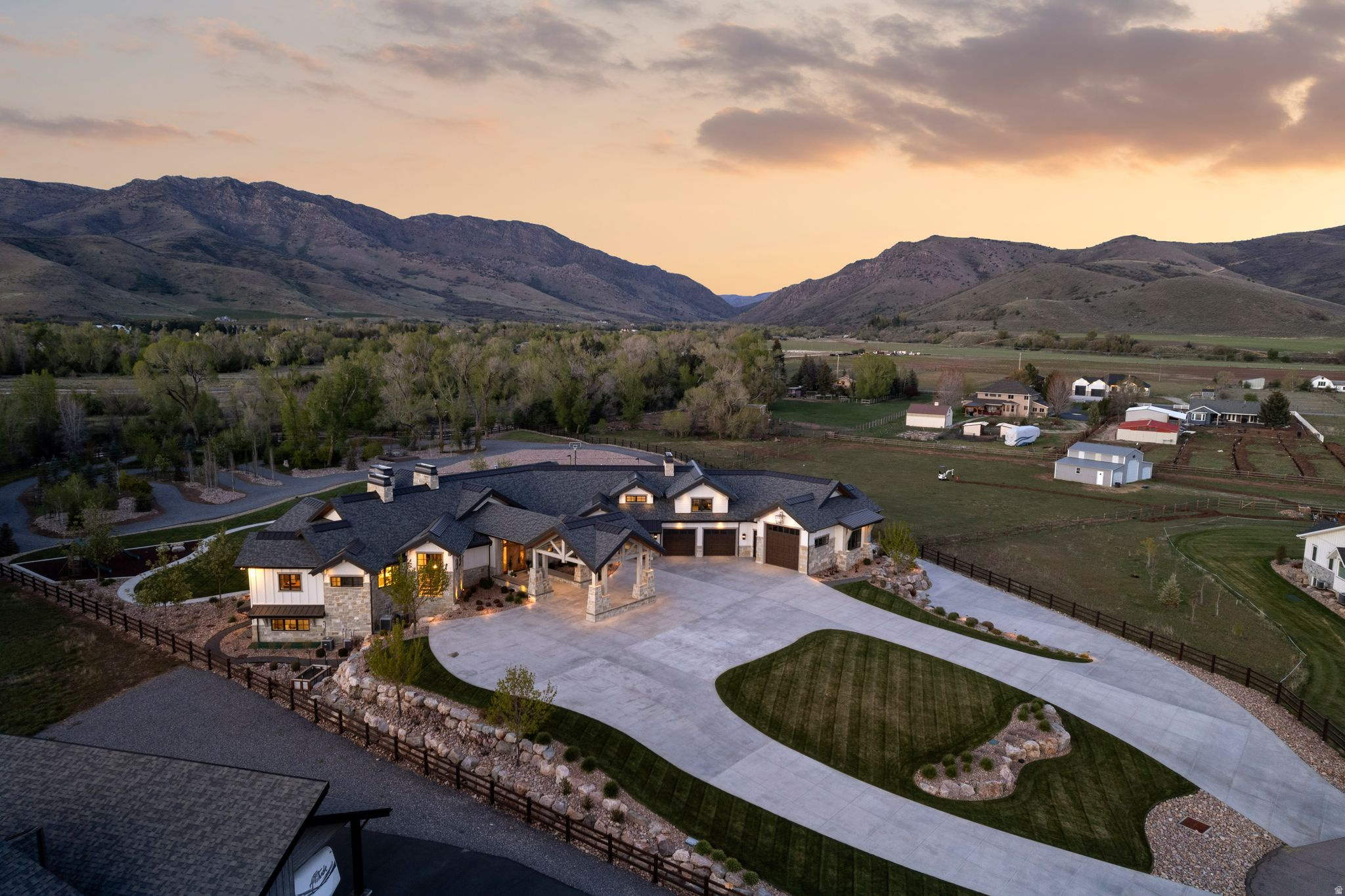 SILVER SUMMIT ESTATES - Residential