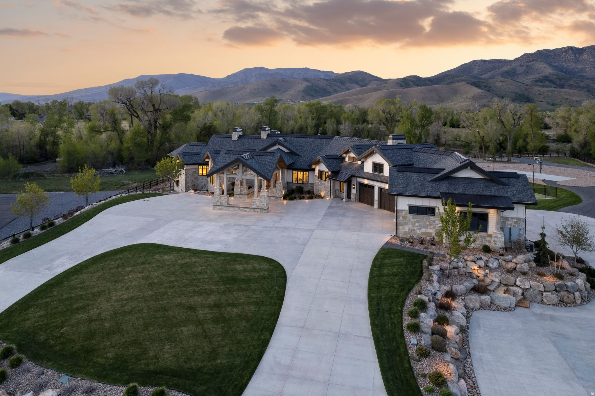 SILVER SUMMIT ESTATES - Residential