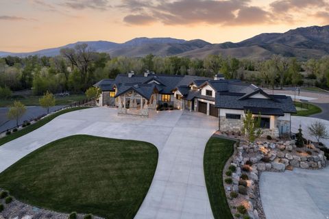 Tiny photo for 1034 S 9150 E, Huntsville, UT 84317 (MLS # 2154352)