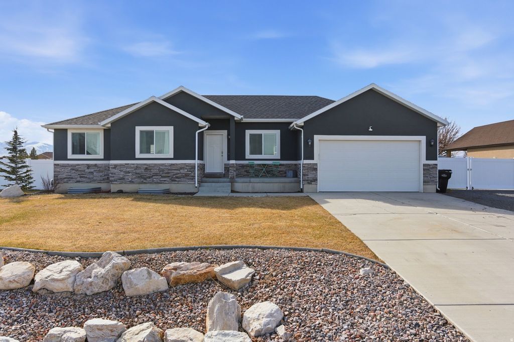 Photo of 784 FRONTIER RD E, Grantsville, UT 84029 (MLS # 2139352)