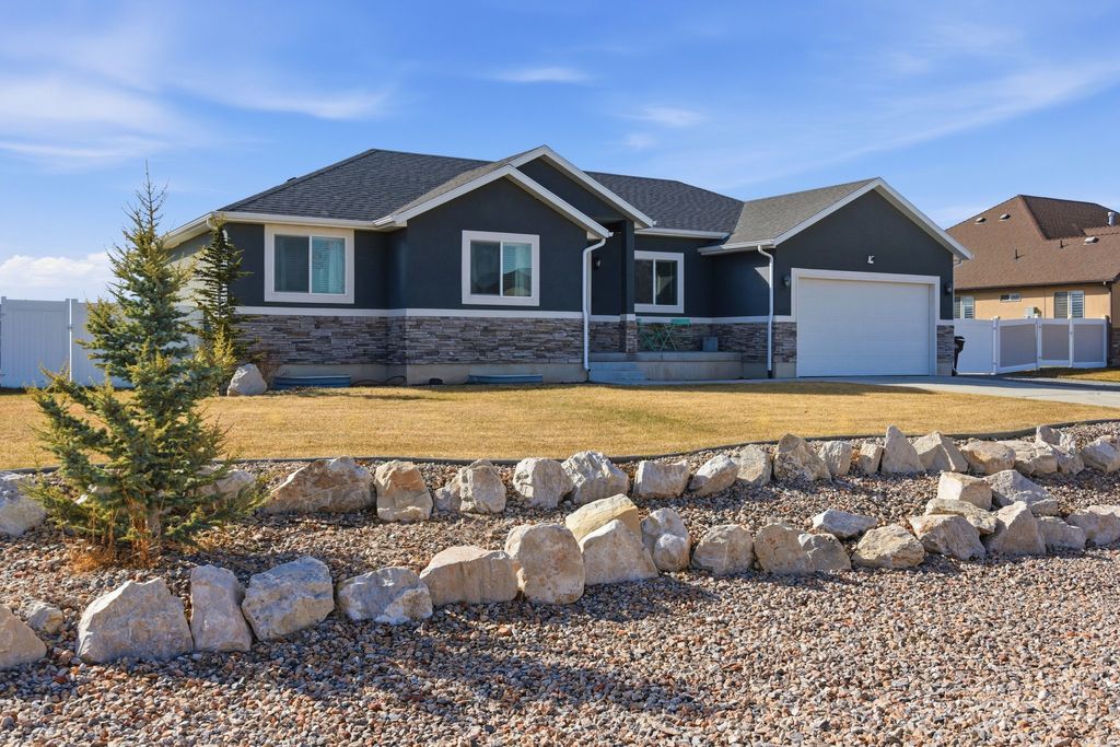 Photo of 784 FRONTIER RD E, Grantsville, UT 84029 (MLS # 2139352)