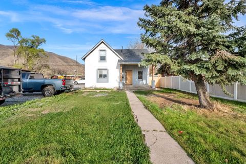 Photo of 601 S 400 E, Springville, UT 84663 (MLS # 2147212)