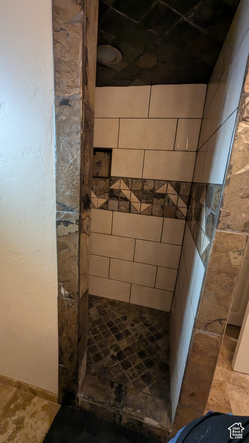 WHITE CITY - Residential