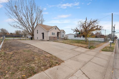 Tiny photo for 844 N 1000 W, Clinton, UT 84015 (MLS # 2123855)