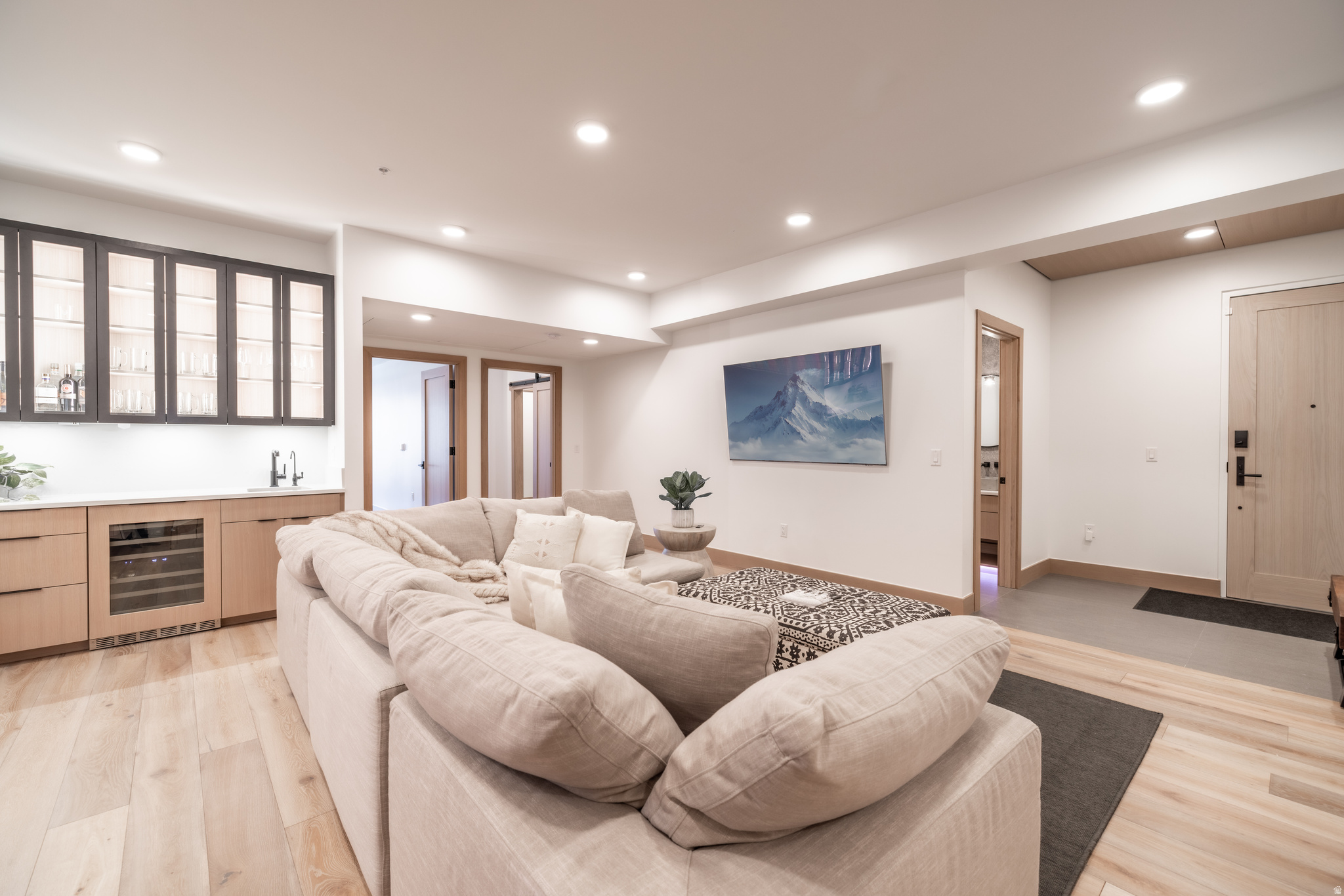 KINGS CROWN - Residential