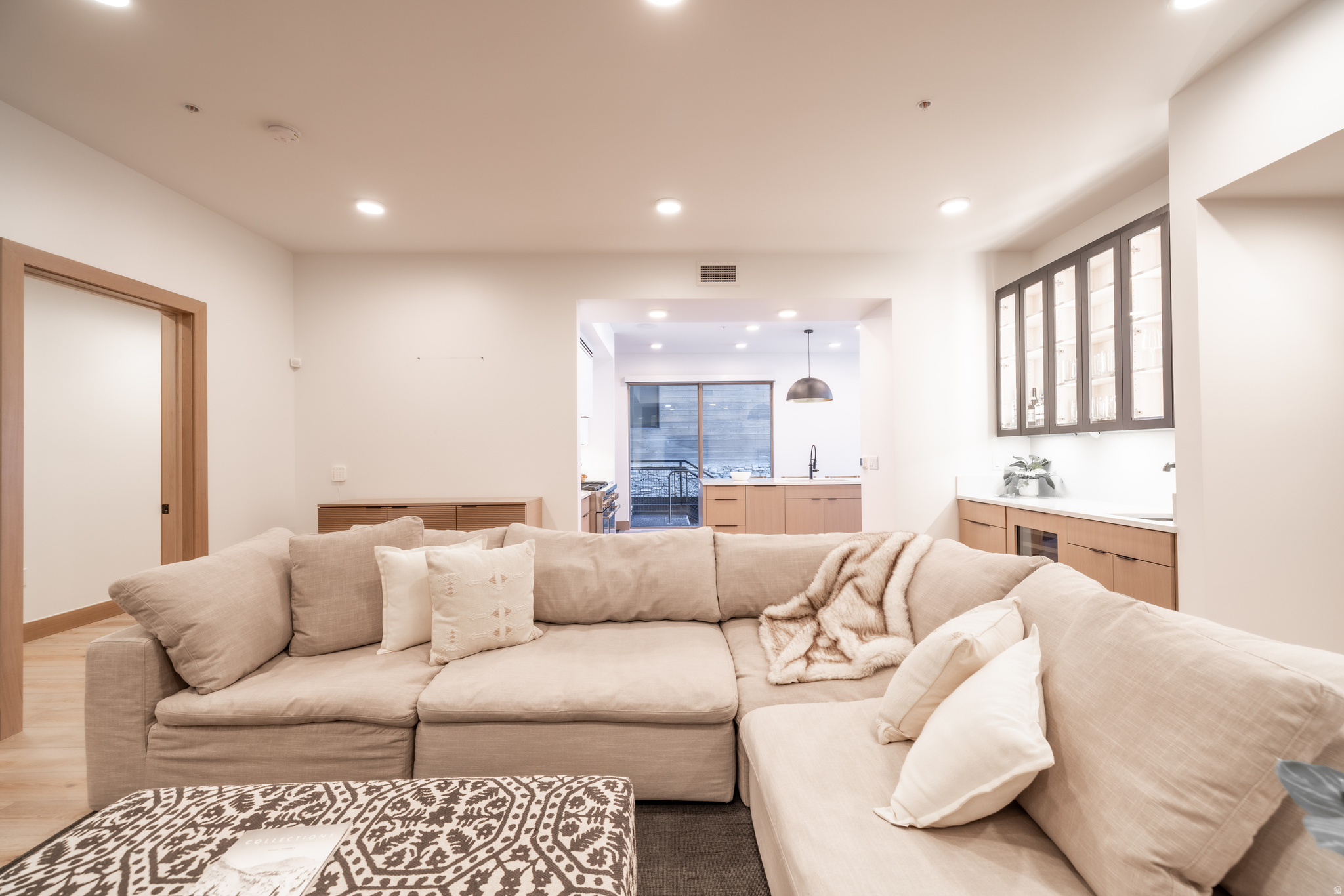 KINGS CROWN - Residential