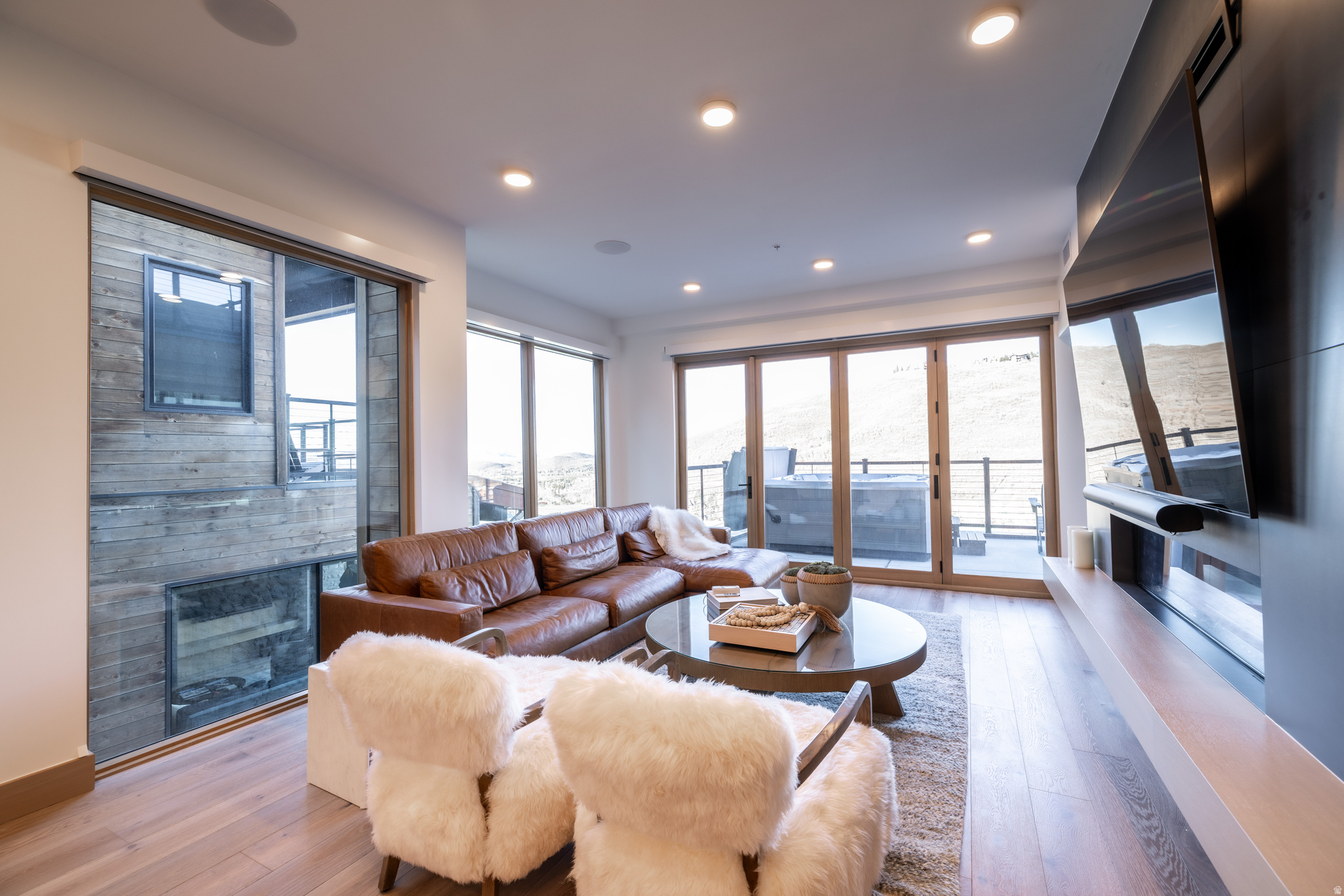 KINGS CROWN - Residential