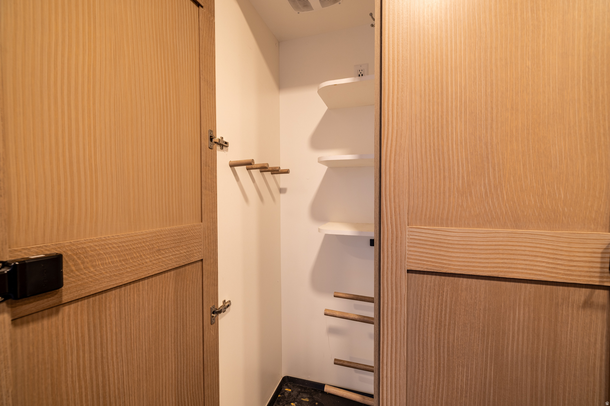 KINGS CROWN - Residential