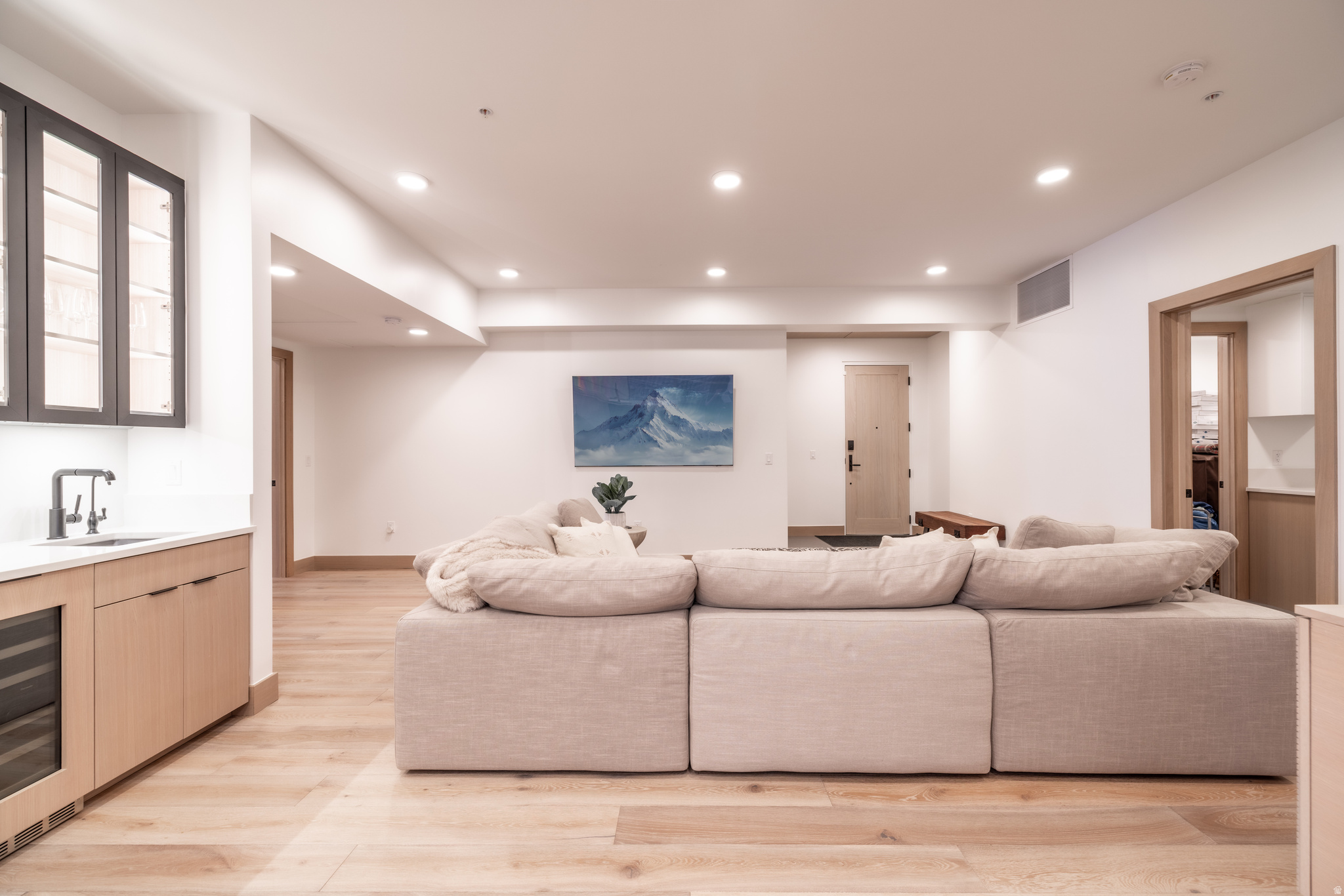 KINGS CROWN - Residential