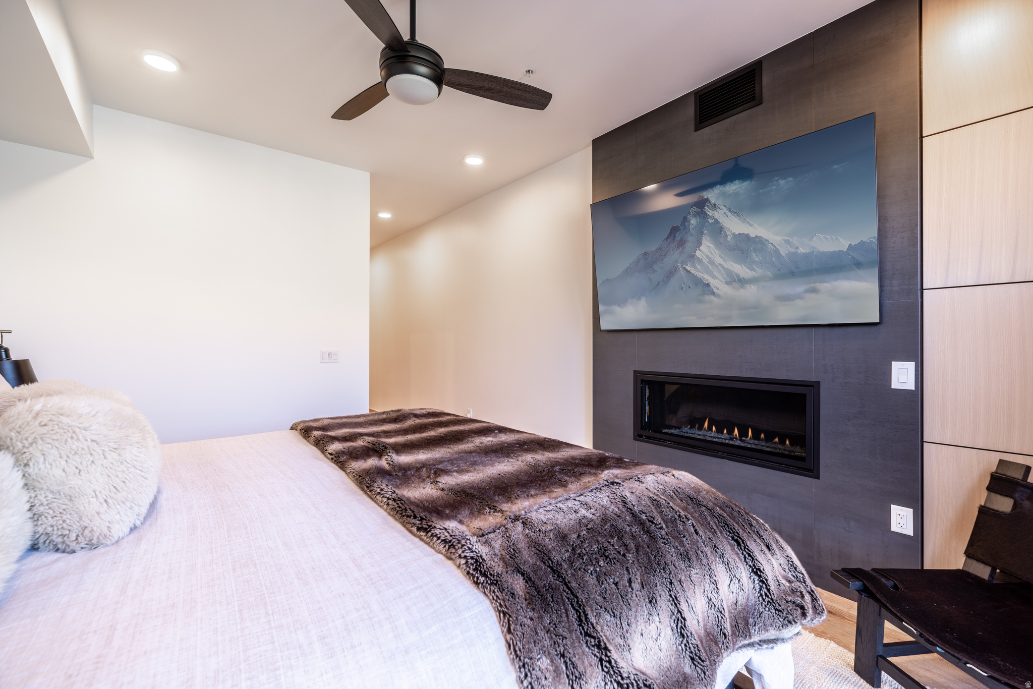 KINGS CROWN - Residential