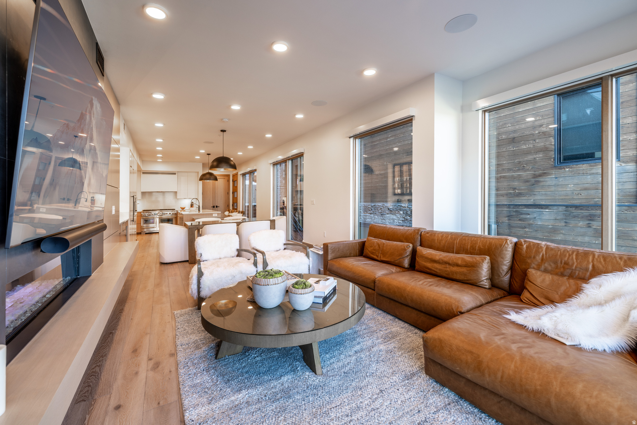 KINGS CROWN - Residential