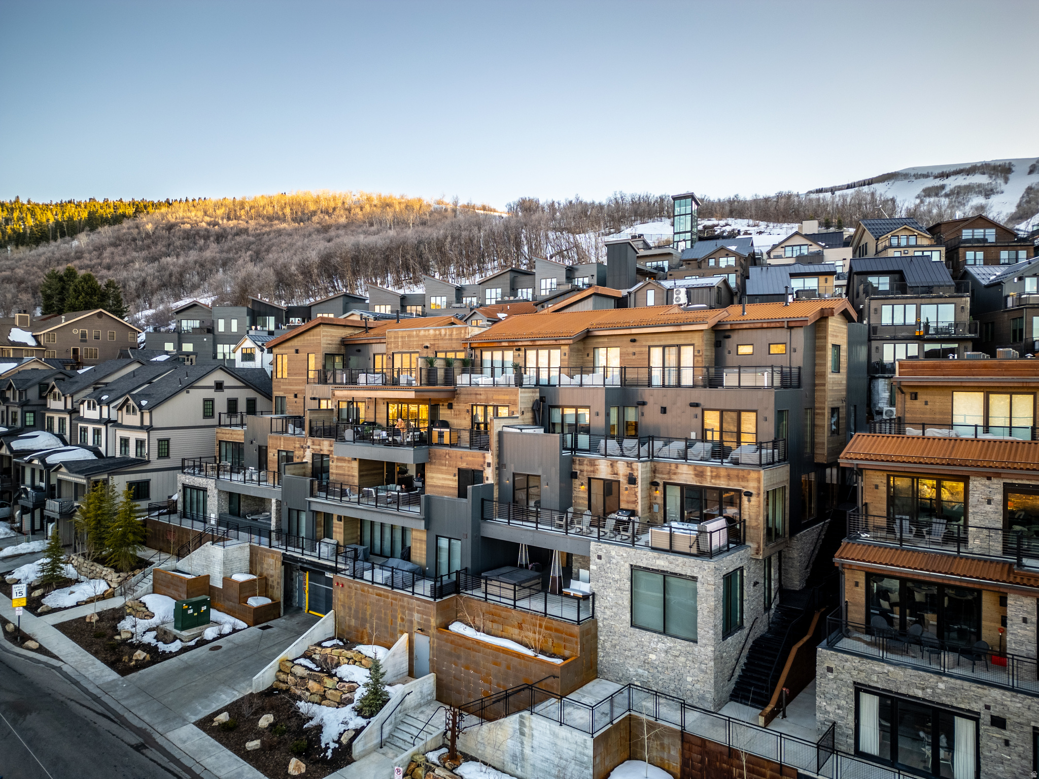 KINGS CROWN - Residential