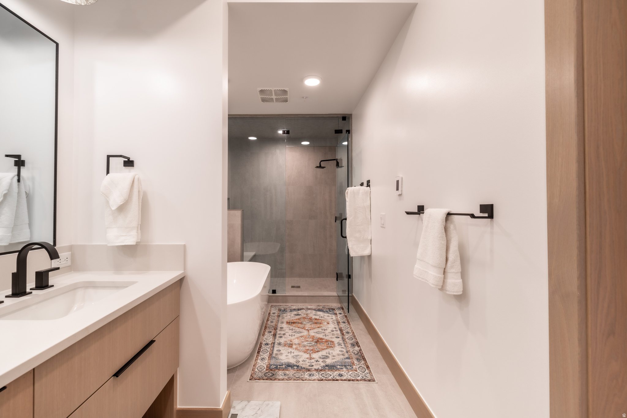 KINGS CROWN - Residential