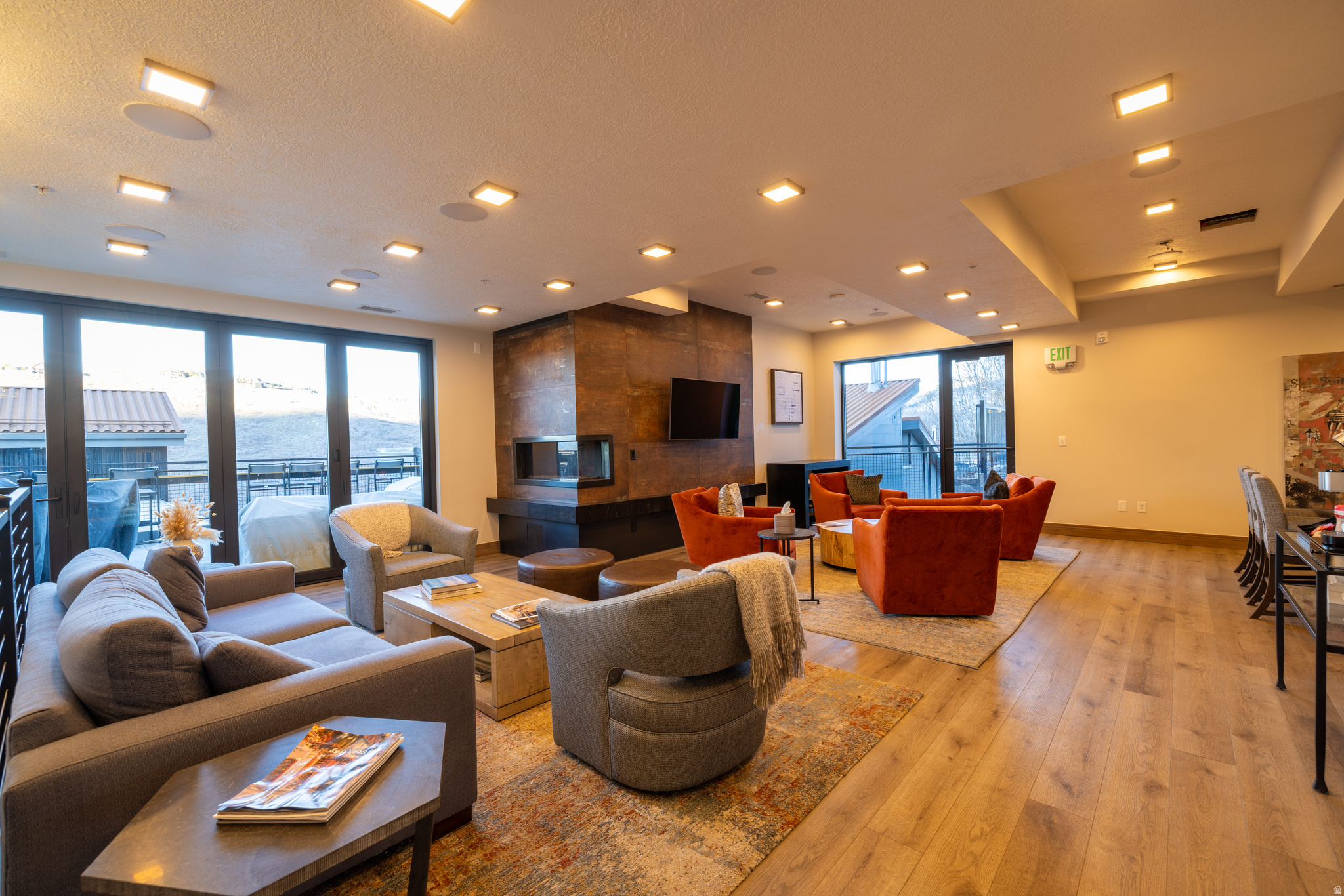 KINGS CROWN - Residential