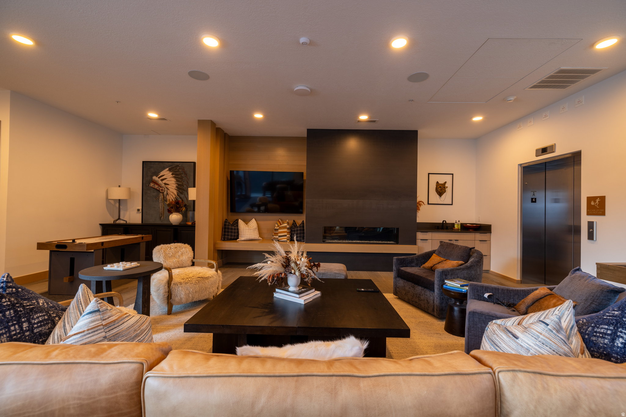 KINGS CROWN - Residential