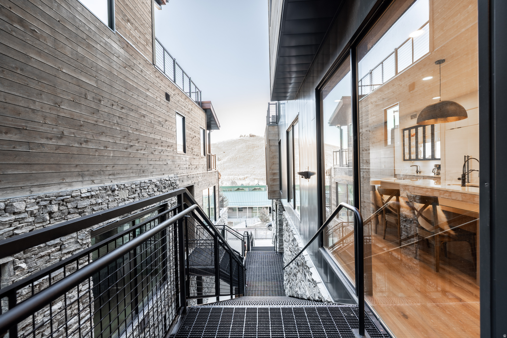 KINGS CROWN - Residential