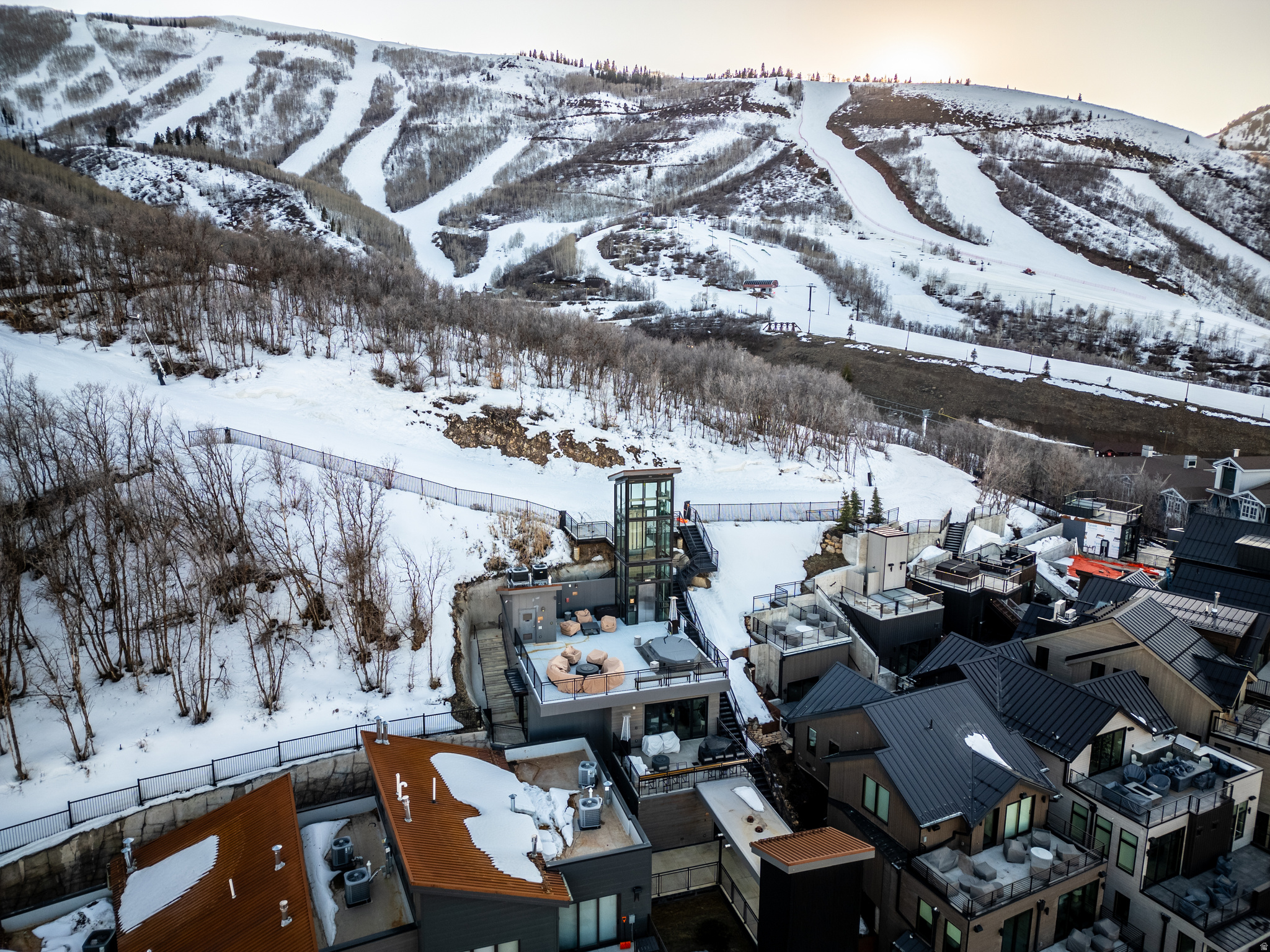 KINGS CROWN - Residential