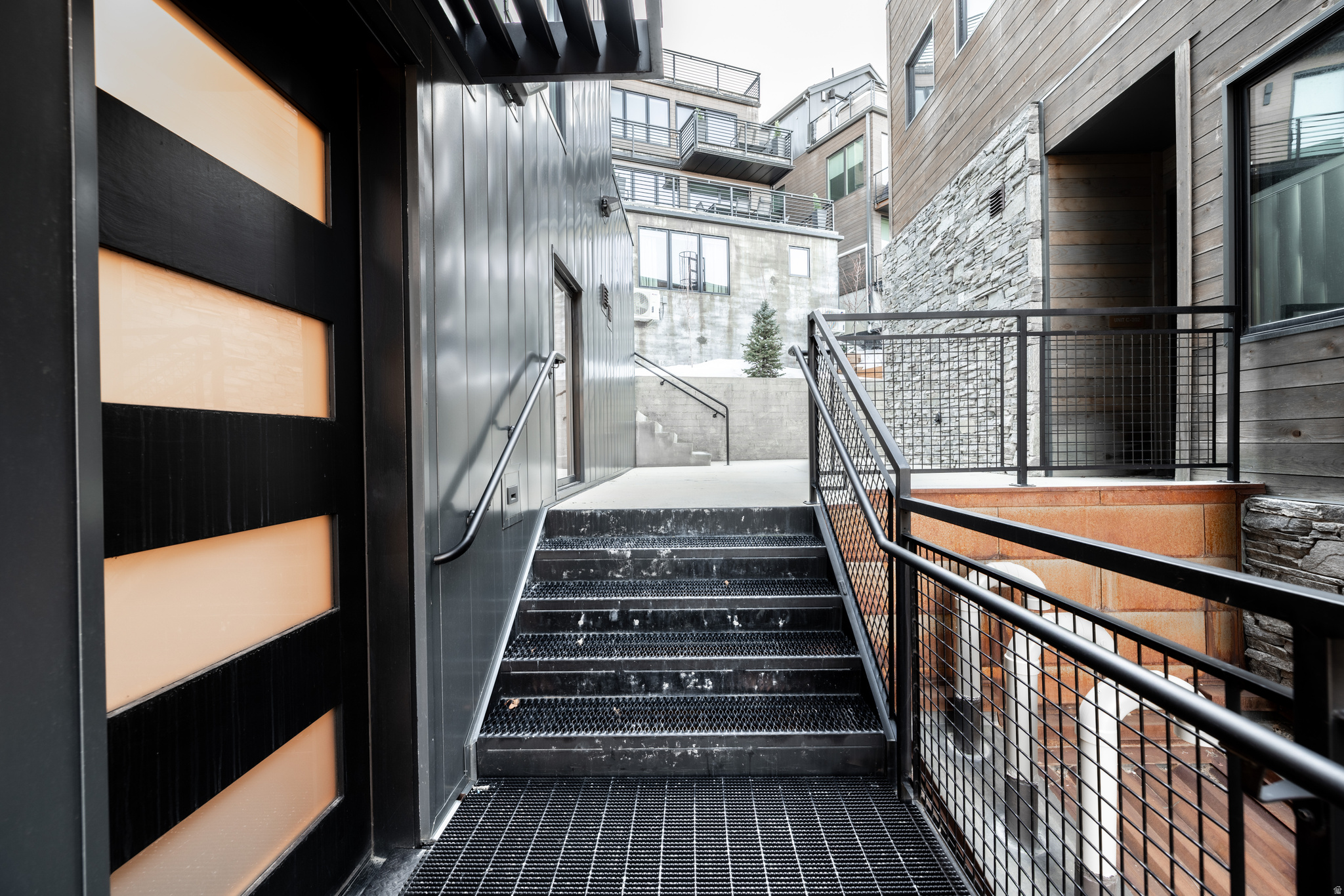 KINGS CROWN - Residential